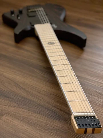 Aguda Black Hole 7 String in Black Red Sandblasted - Image 7