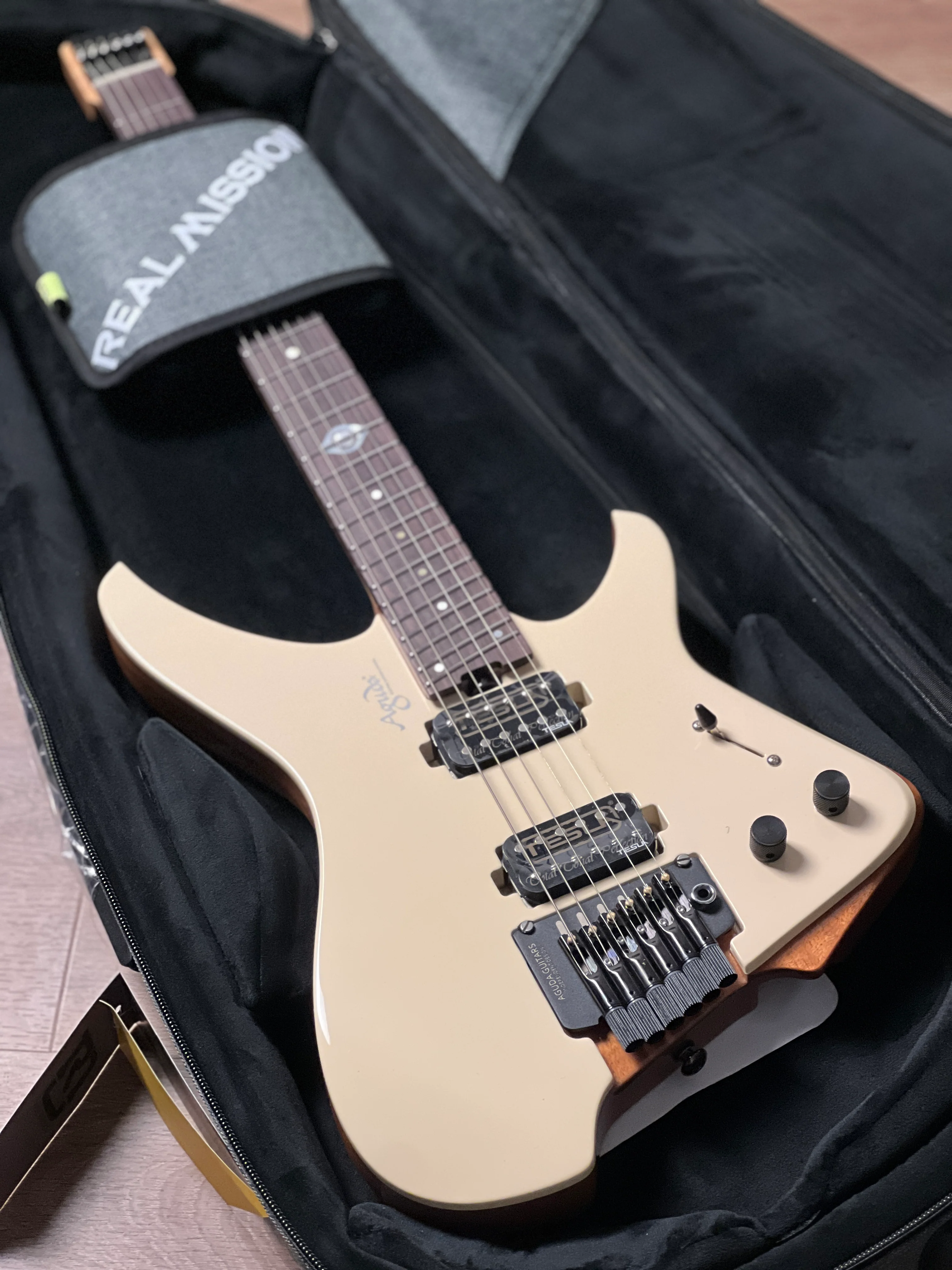 Aguda Black Hole Pro 2025 in White with Natural Back - Image 9