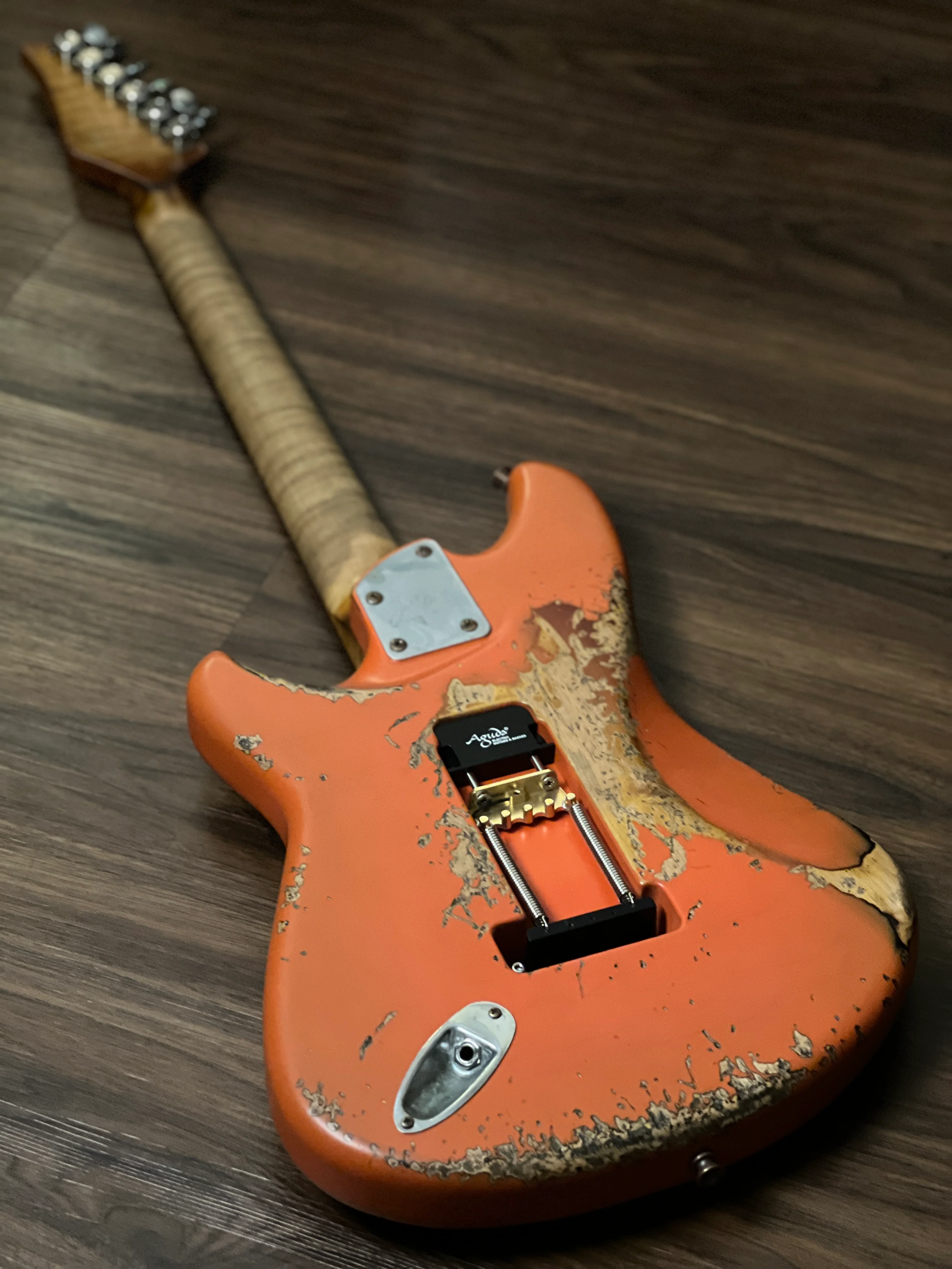 Aguda Jerry king Steam Tone 1981 in Fiesta Red Over Sunburst Heavy Relic - Image 4