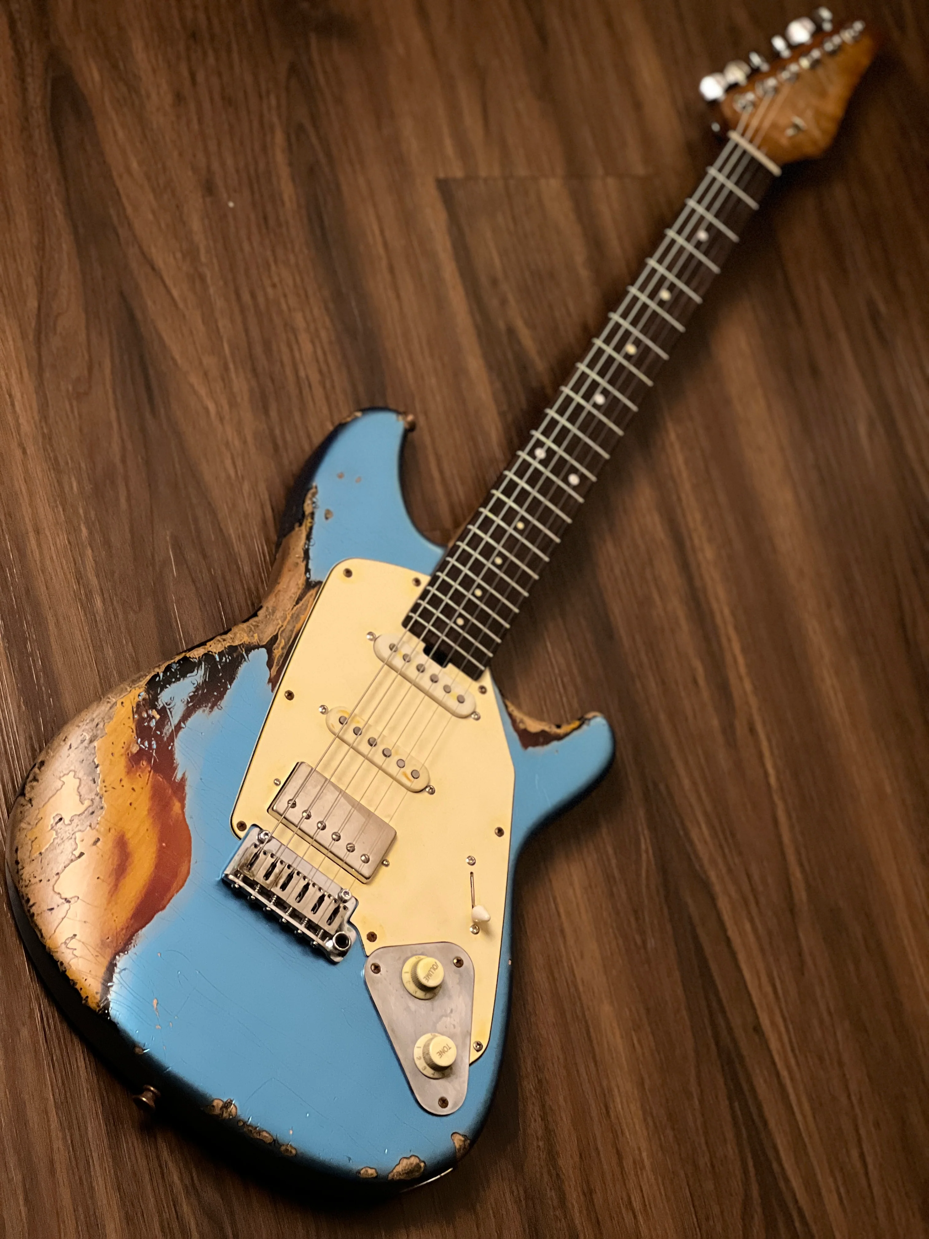 Aguda Jerry king Steam Tone 1981 in Lake Placid Blue Over Sunburst Heavy Relic - Image 3