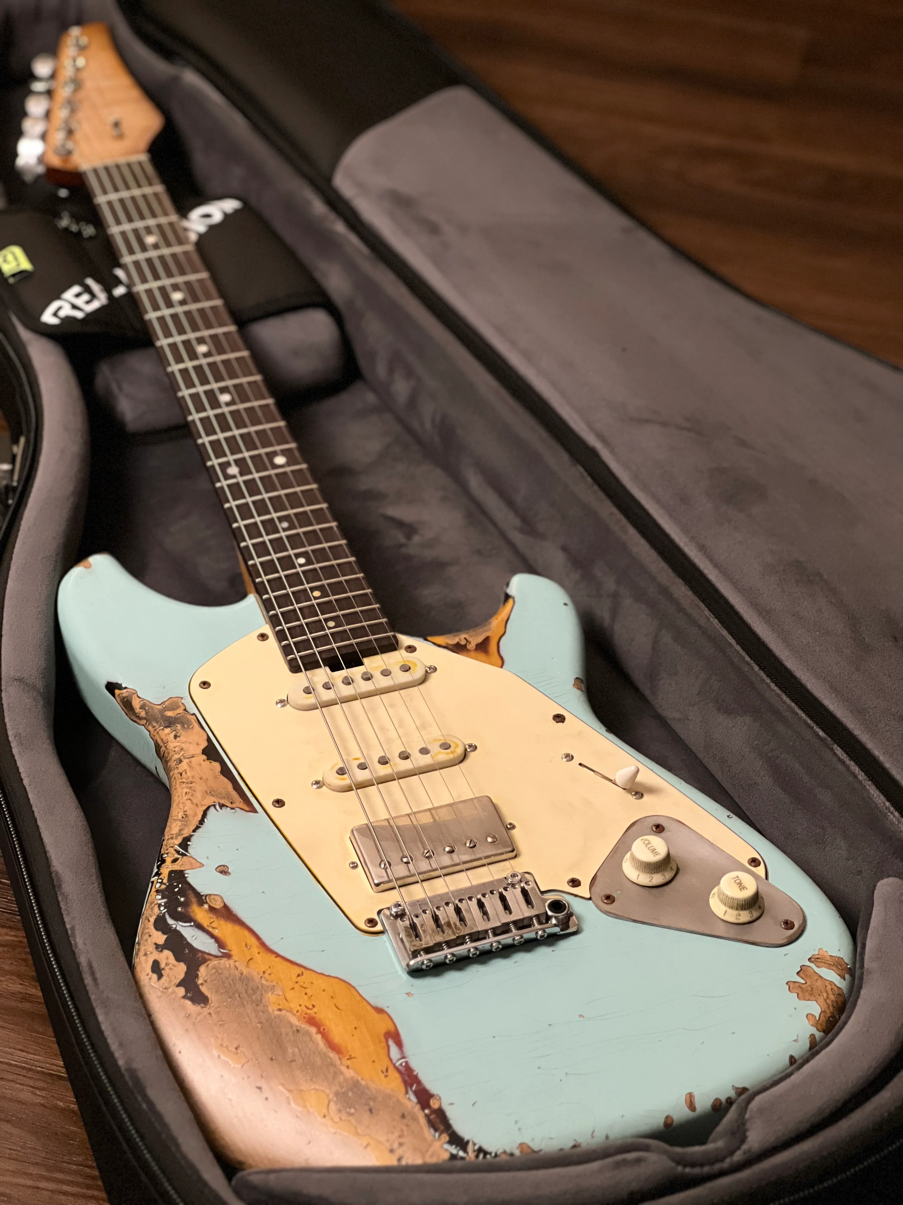 Aguda Jerry king Steam Tone 1981 in Sonic Blue Over Sunburst Heavy Relic - Image 7