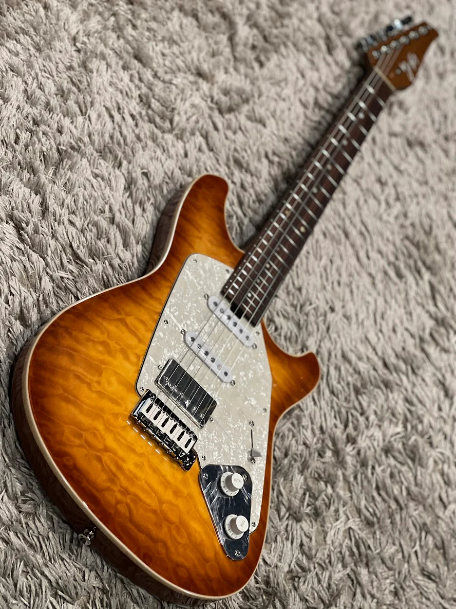 Aguda Jerry king Steam Tone 1981 with Quilt Maple Top in Honeyburst - Image 3