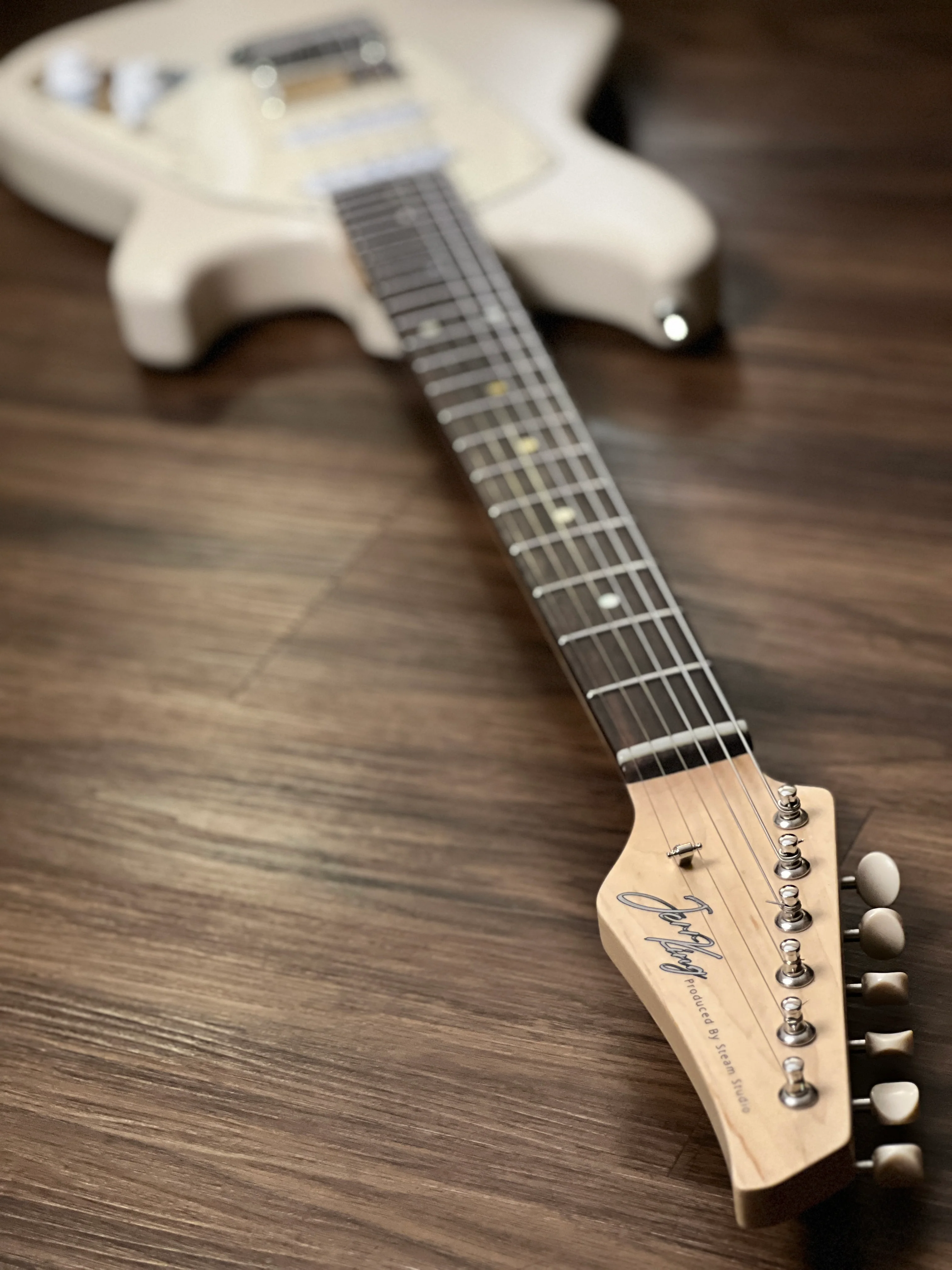Aguda Jerry King Studio Deluxe in Silk White - Image 6