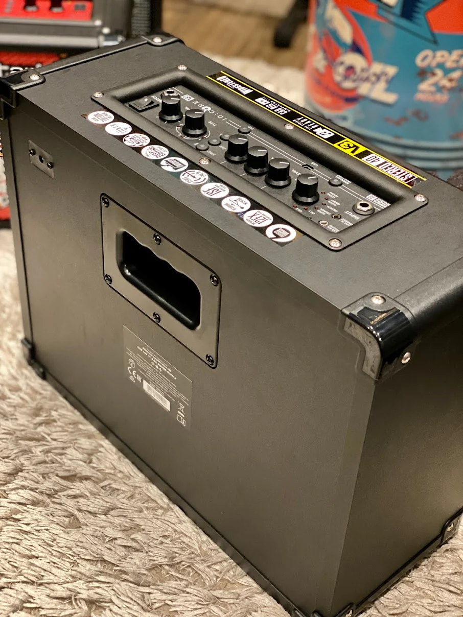 Blackstar ID Core 40 V3 2x6. inch Stereo Combo Amp with Effects - Image 3
