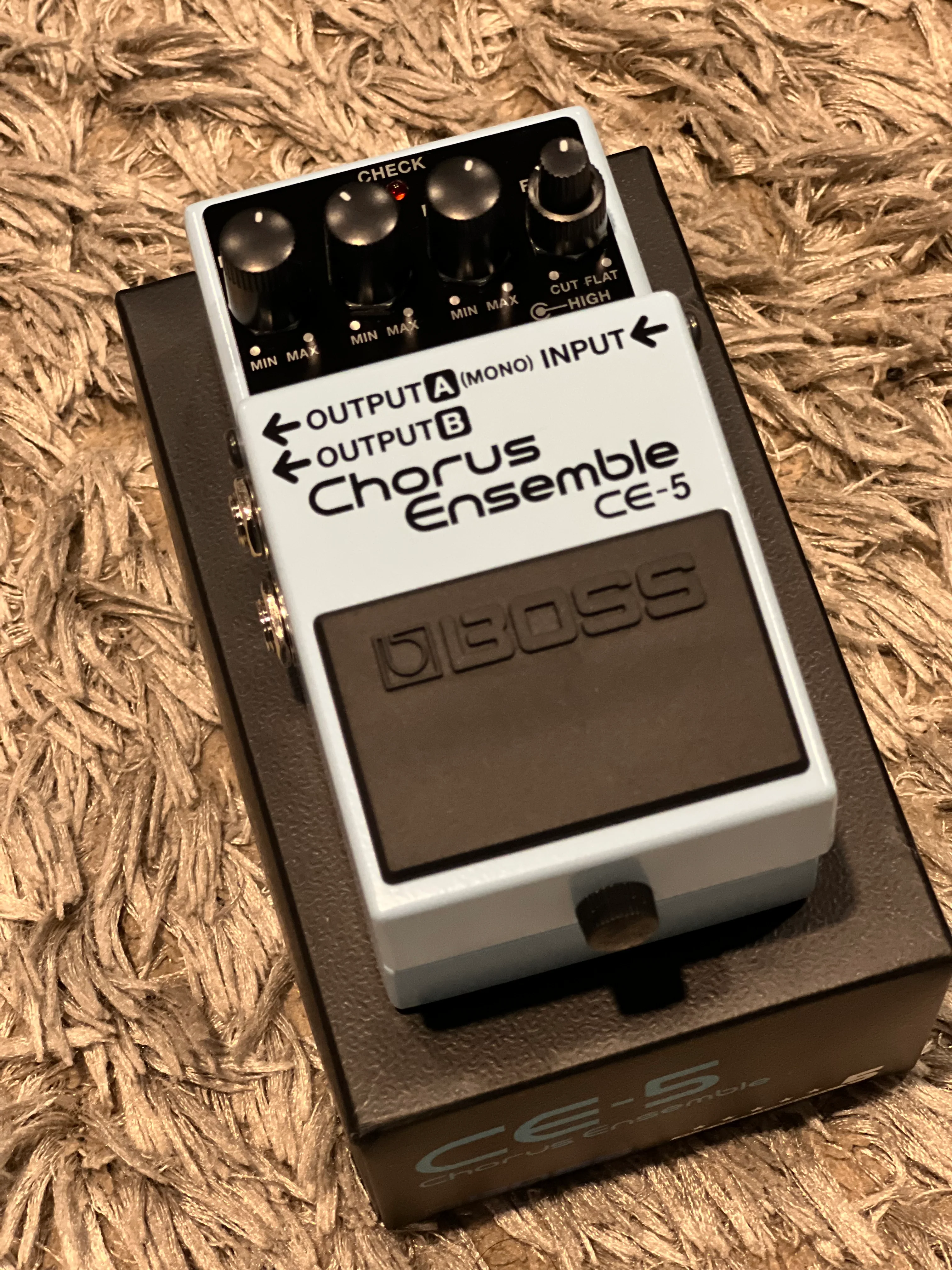 Boss CE-5 Stereo Chorus Ensemble Pedal - Image 3