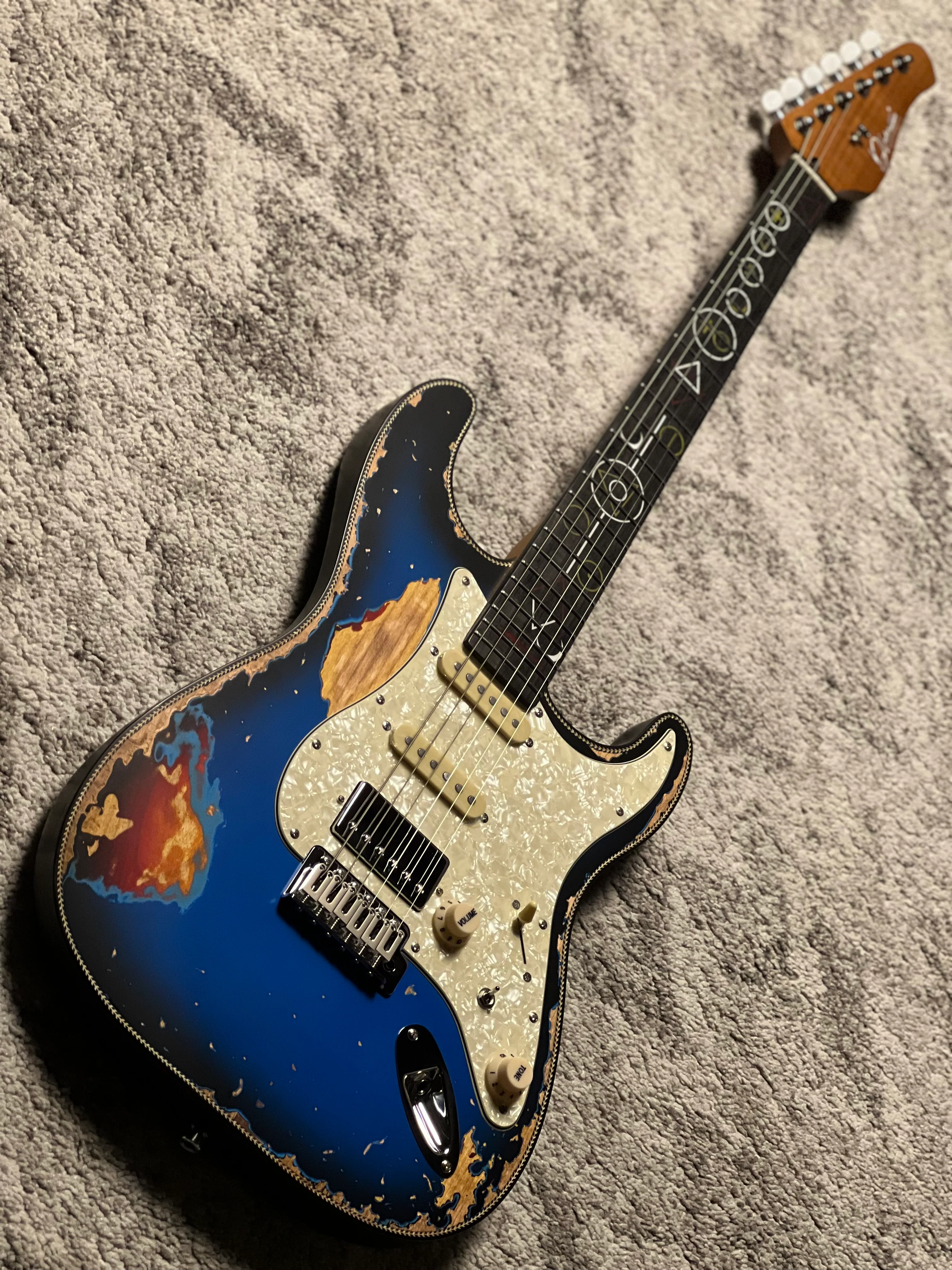 Dhatarattha Classic DST HSS in Blue Burst Over Sunburst with Rosewood FB and Sacred Geometry Artwork Inlay - Image 3