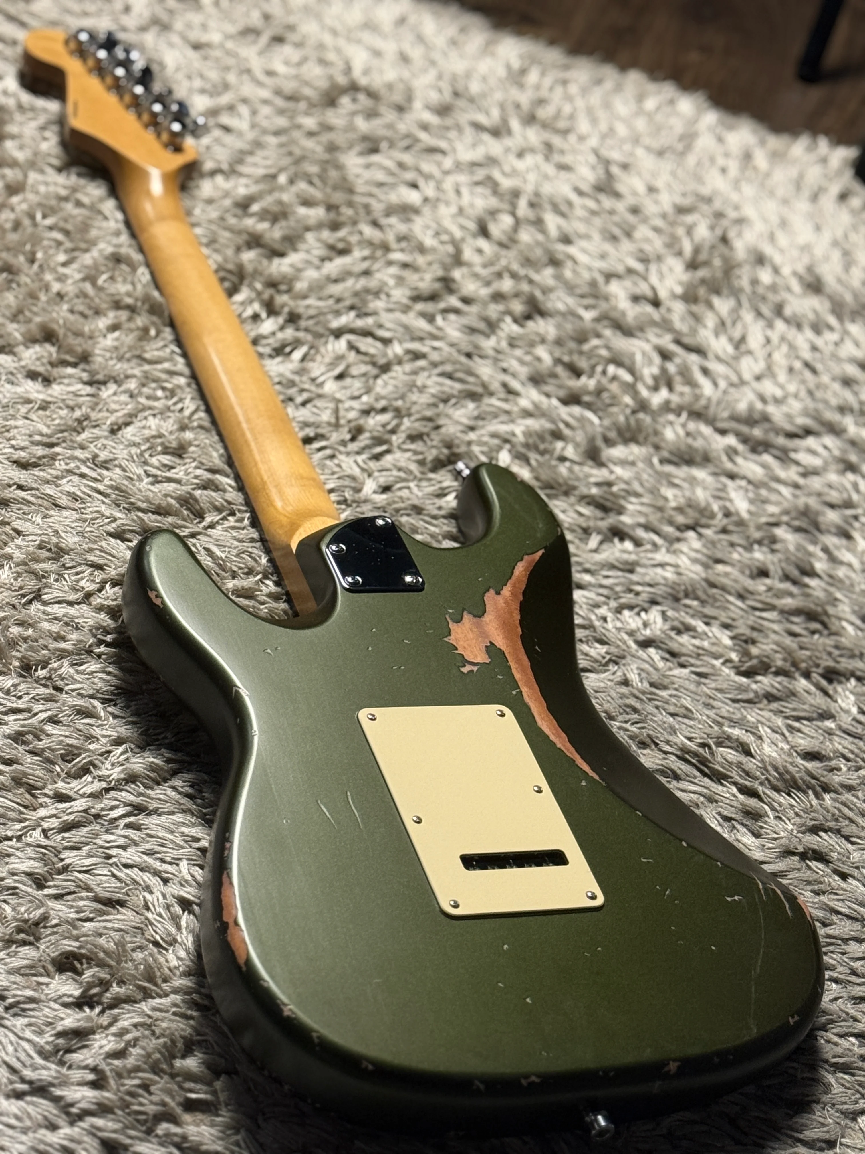 Dhatarattha Classic DST HSS in Godwood Green over Sunburst with Rosewood FB and Nitrocellulose Lacquer Relic - Image 5