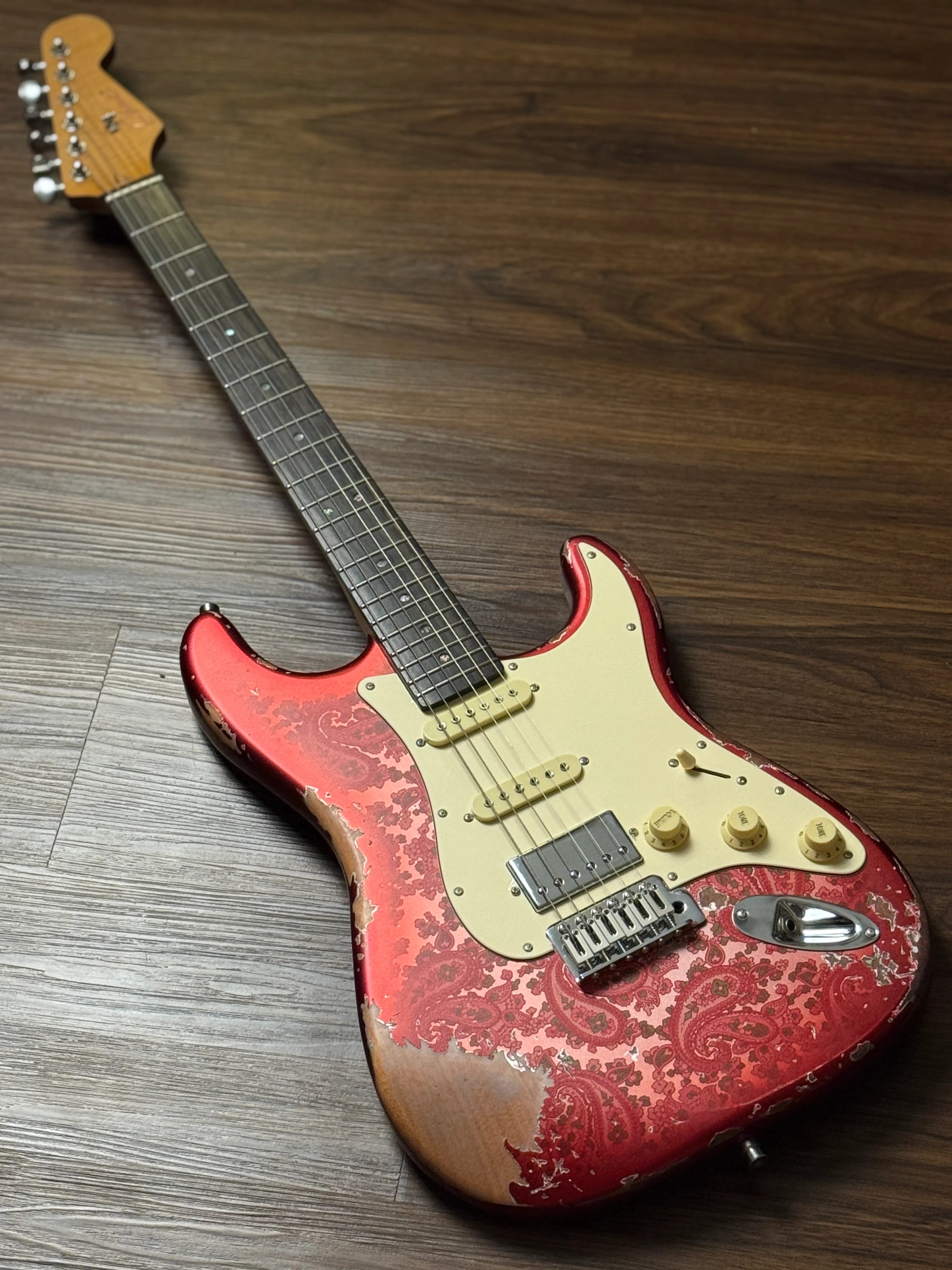 Dhatarattha Classic DST HSS in Pink Paisley with Rosewood FB and Nitrocellulose Lacquer Relic - Image 2