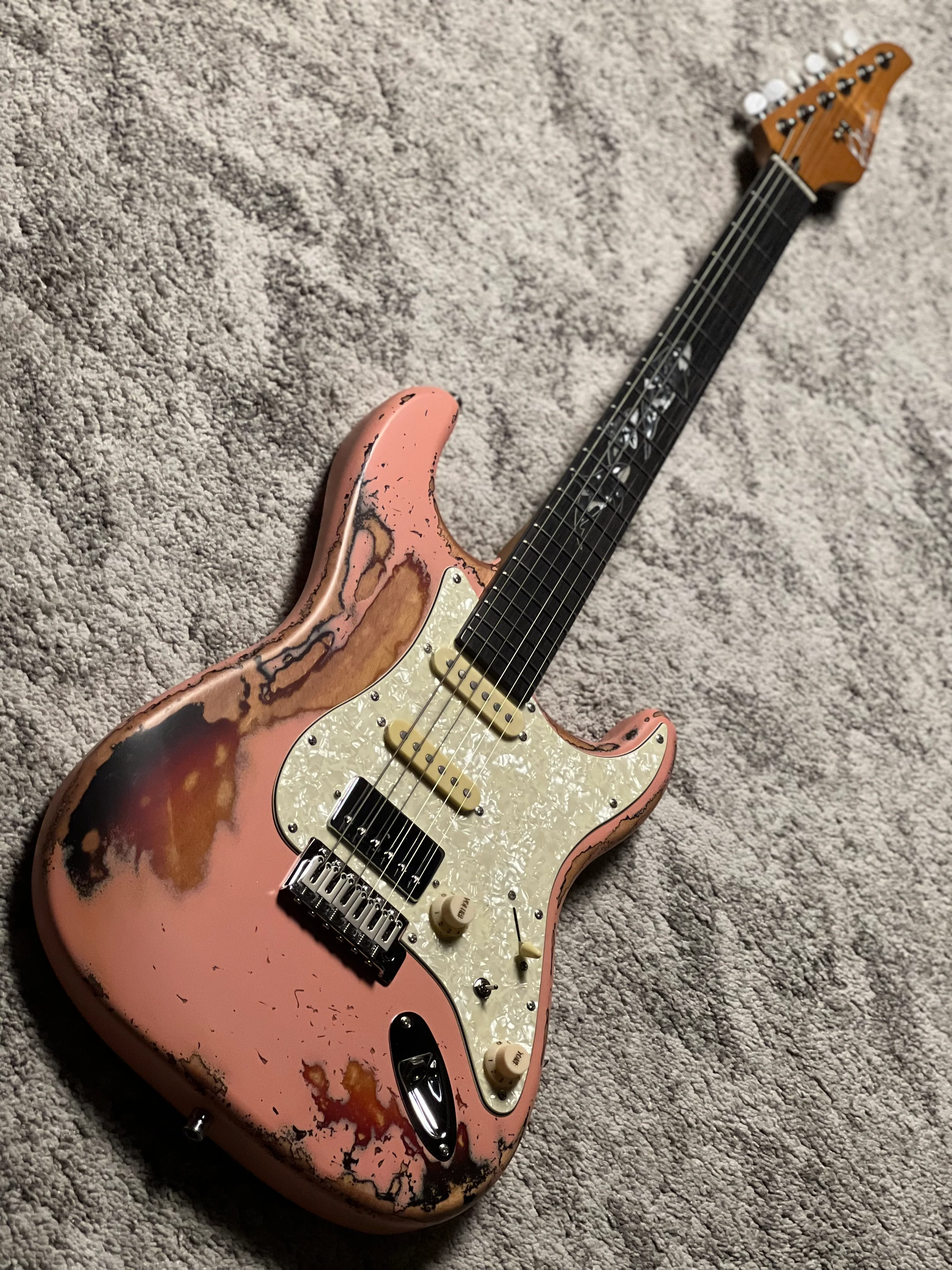 Dhatarattha Classic DST HSS in Shell Pink Over Sunburst with Rosewood FB and Defender Orca Artwork Inlay - Image 3