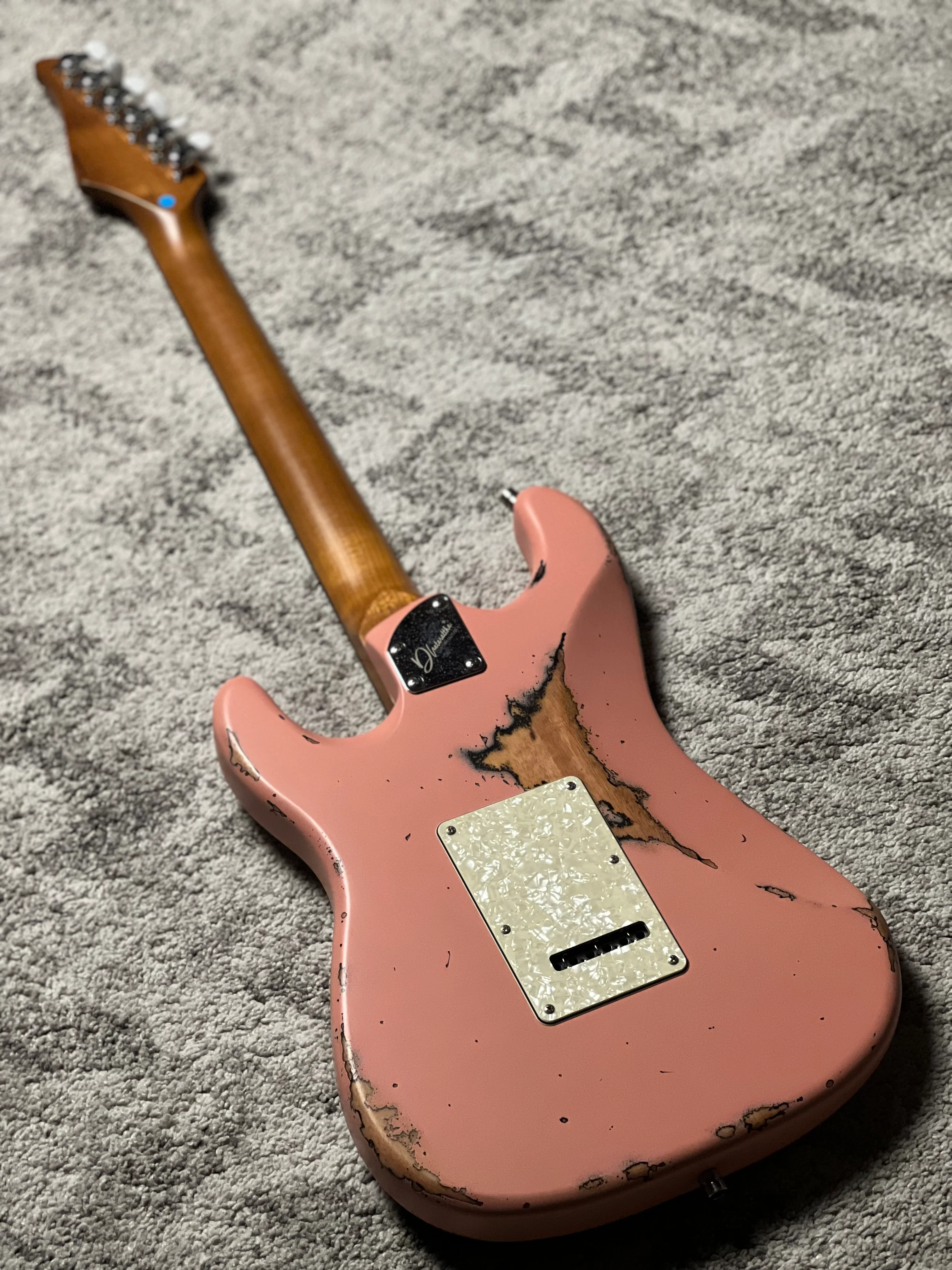 Dhatarattha Classic DST HSS in Shell Pink Over Sunburst with Rosewood FB and Defender Orca Artwork Inlay - Image 5