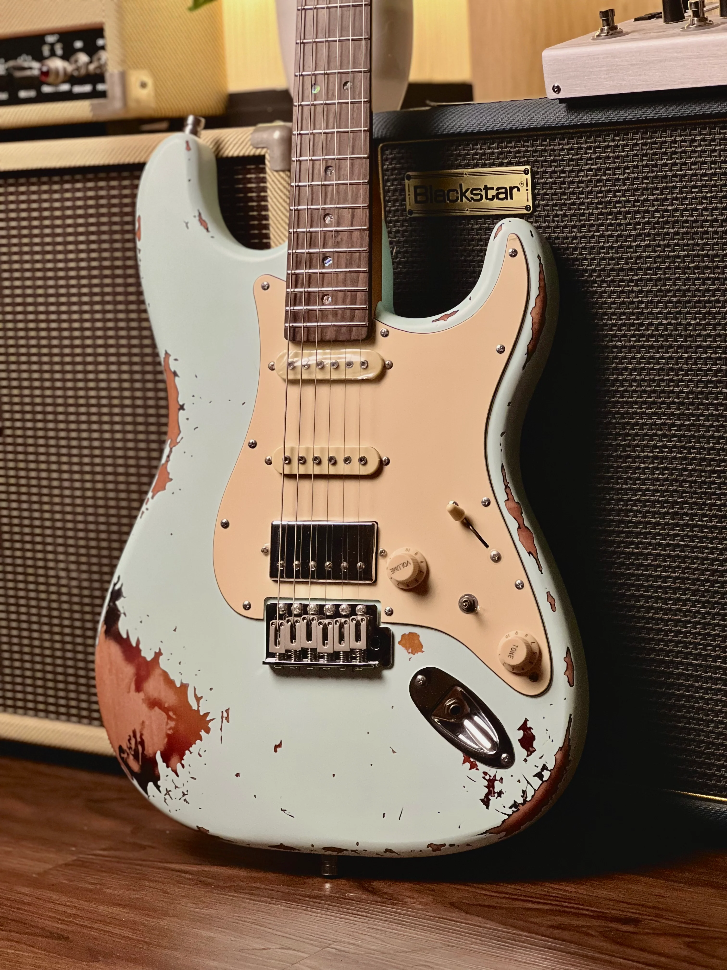 Dhatarattha Classic DST HSS in Sonic Blue over Sunburst with Rosewood FB and Nitrocellulose Lacquer Relic - Image 2
