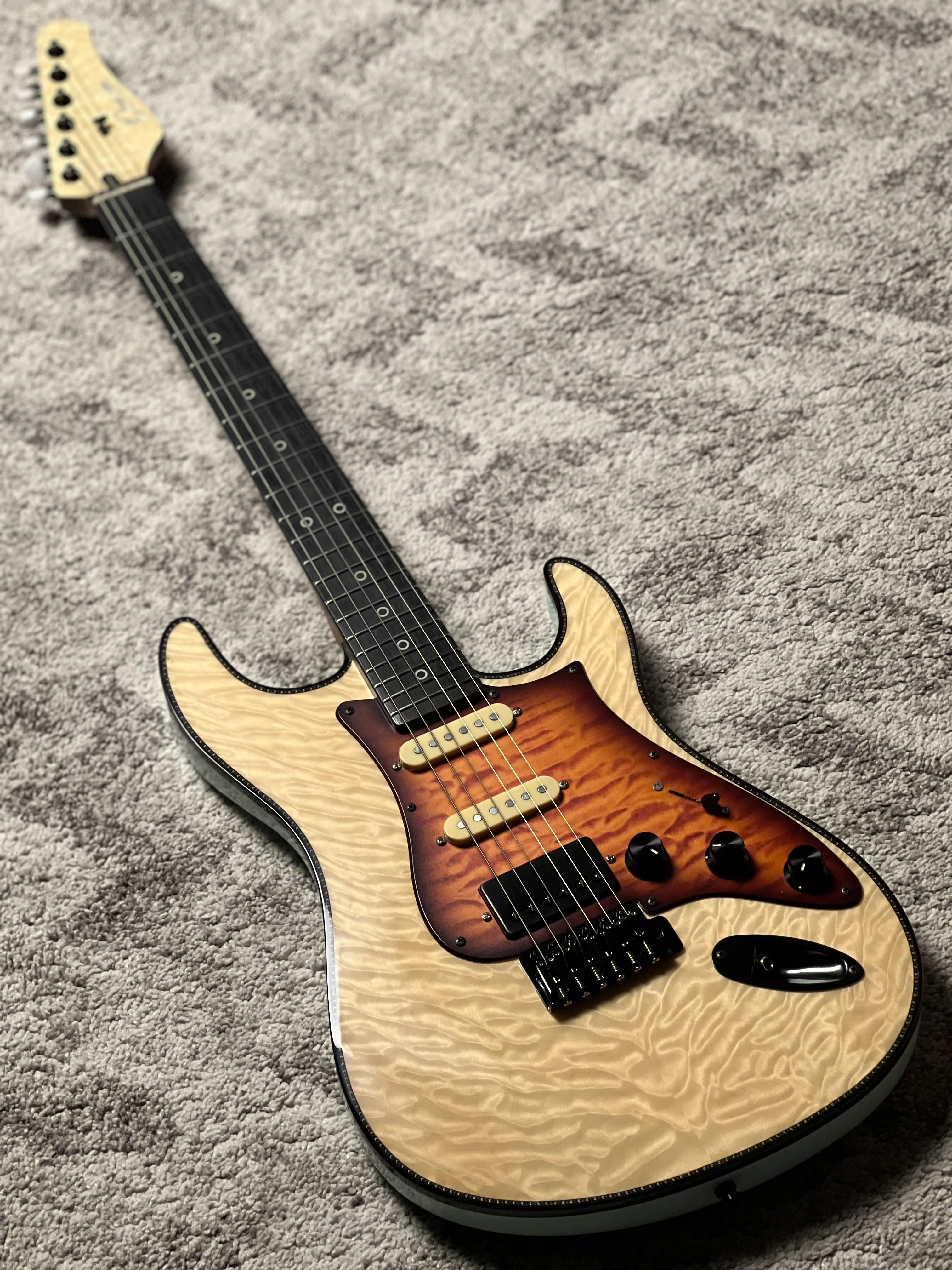 Dhatarattha Custom DST HSS Quilt in Gloss Natural with Rosewood FB - Image 2