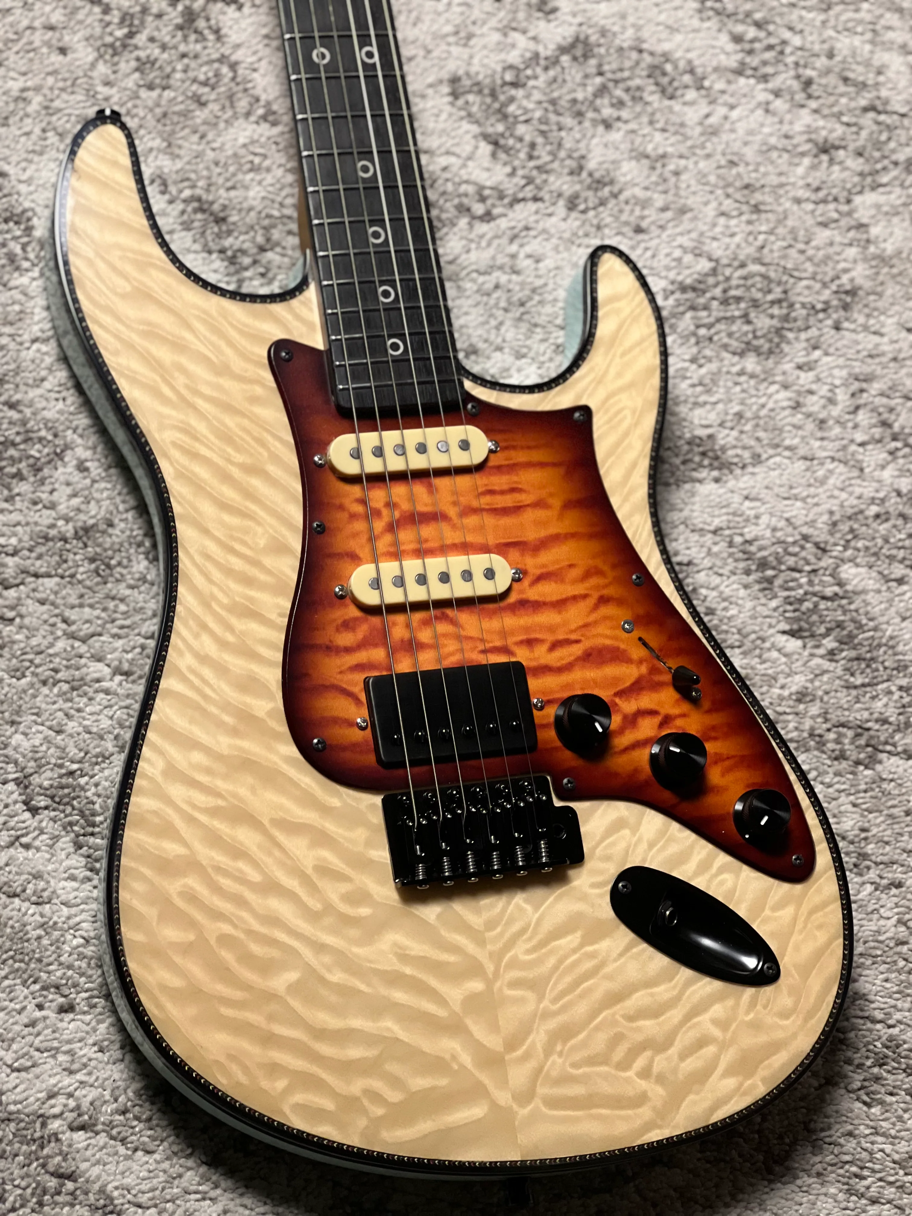 Dhatarattha Custom DST HSS Quilt in Gloss Natural with Rosewood FB - Image 4