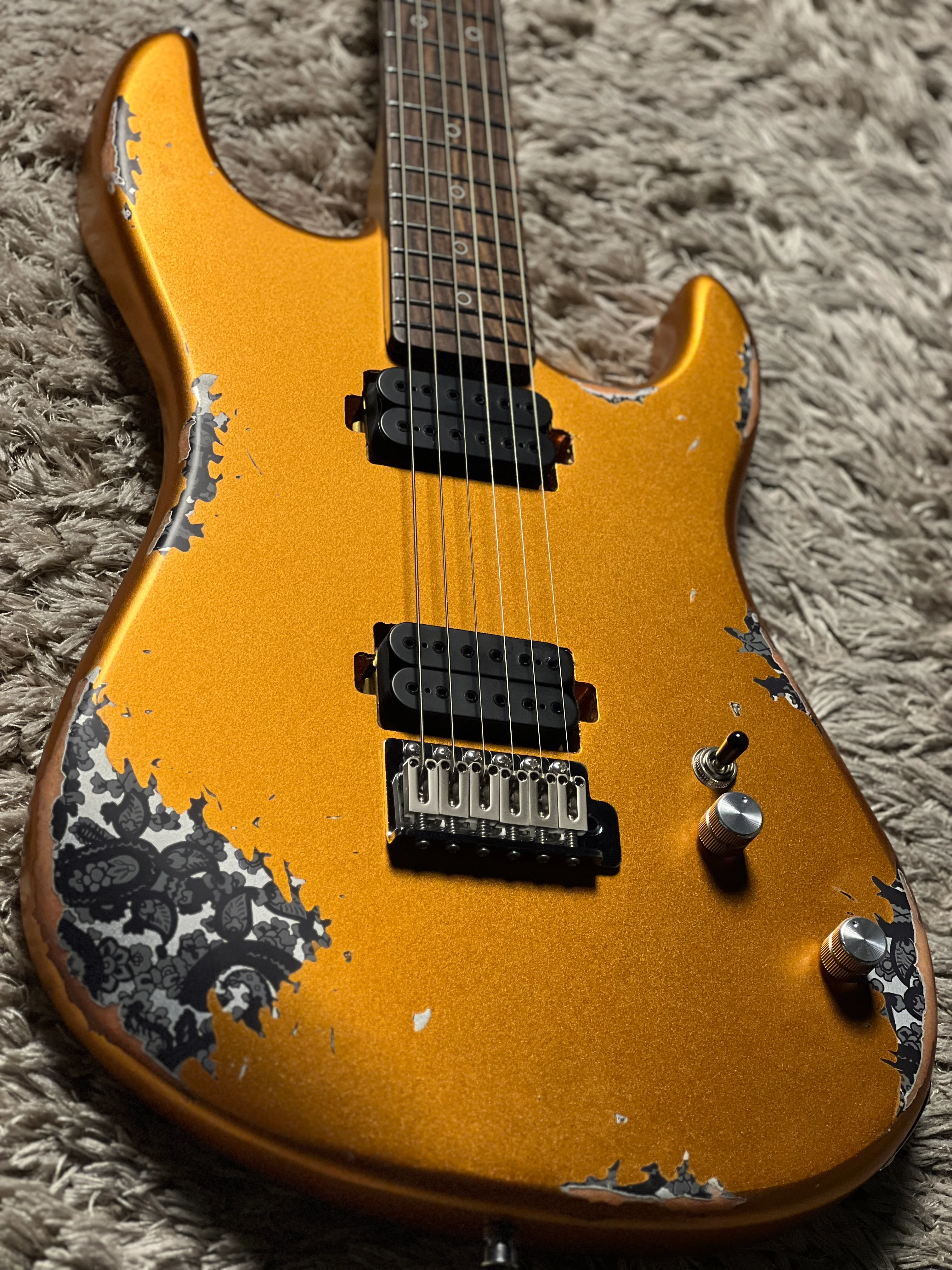 Dhatarattha Performance DST HH in Aztec Gold Over Black Paisley with RW FB and Nitrocellulose Lacquer Relic - Image 5