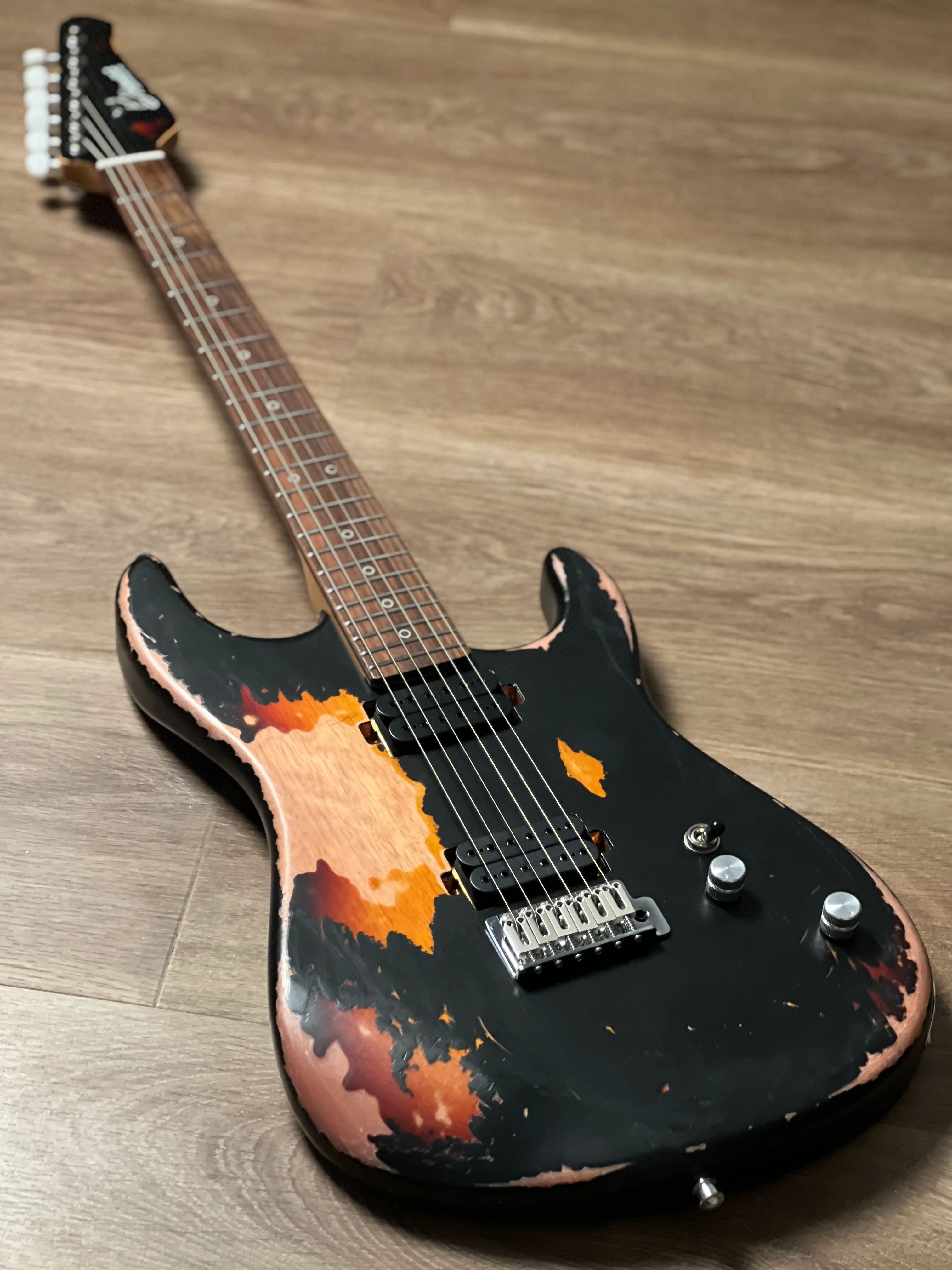 Dhatarattha Performance DST HH in Black Over Sunburst with RW FB and Nitrocellulose Lacquer Relic