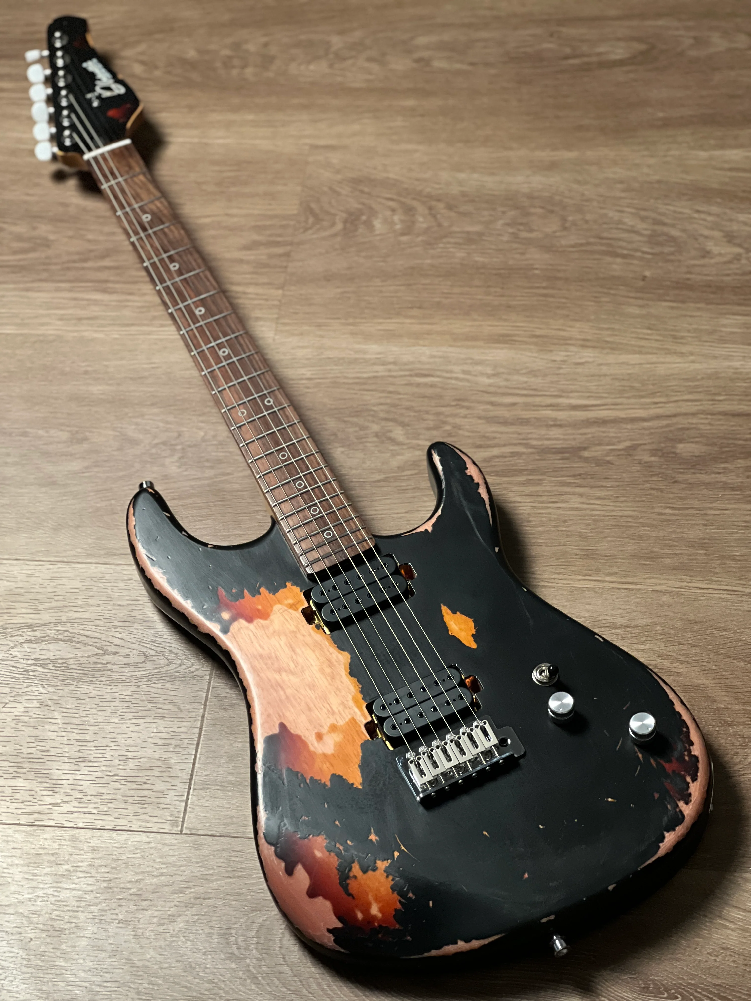 Dhatarattha Performance DST HH in Black Over Sunburst with RW FB and Nitrocellulose Lacquer Relic - Image 2