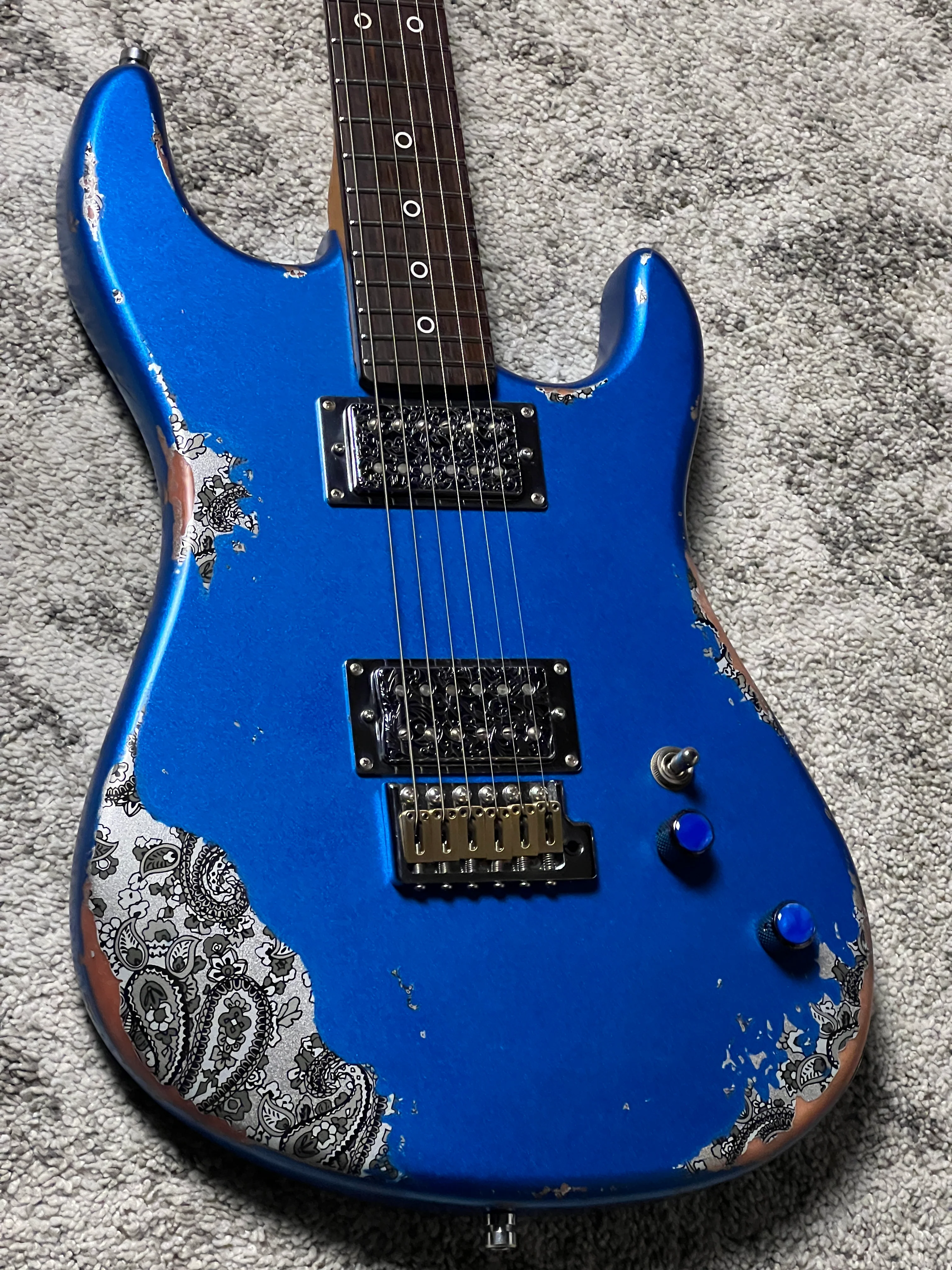 Dhatarattha Performance DST HH in Electric Blue Over Black Paisley with RW FB and Nitrocellulose Lacquer Relic - Image 4