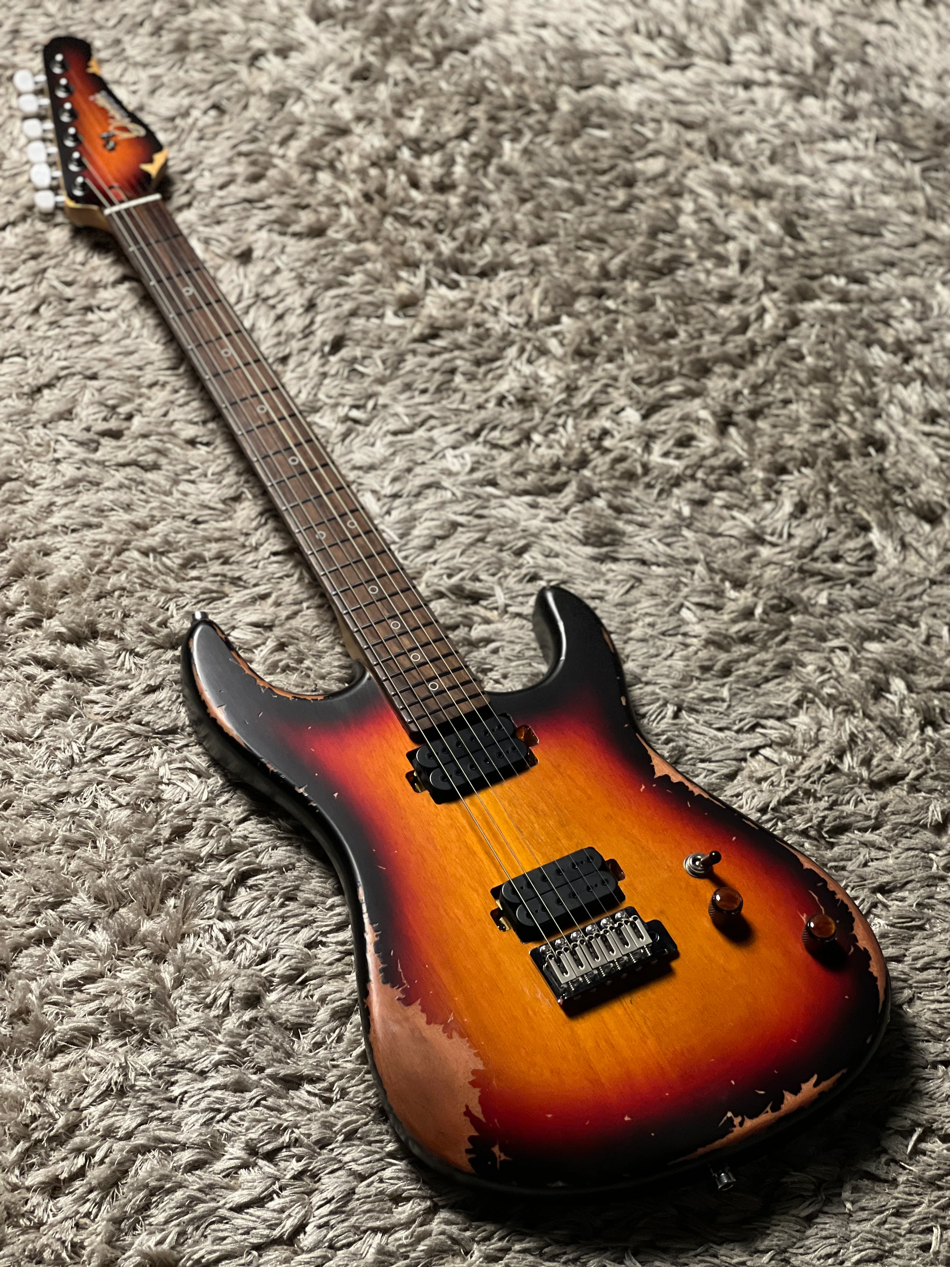Dhatarattha Performance DST HH in 3-Tone Sunburst with RW FB and Nitrocellulose Lacquer Relic - Image 2