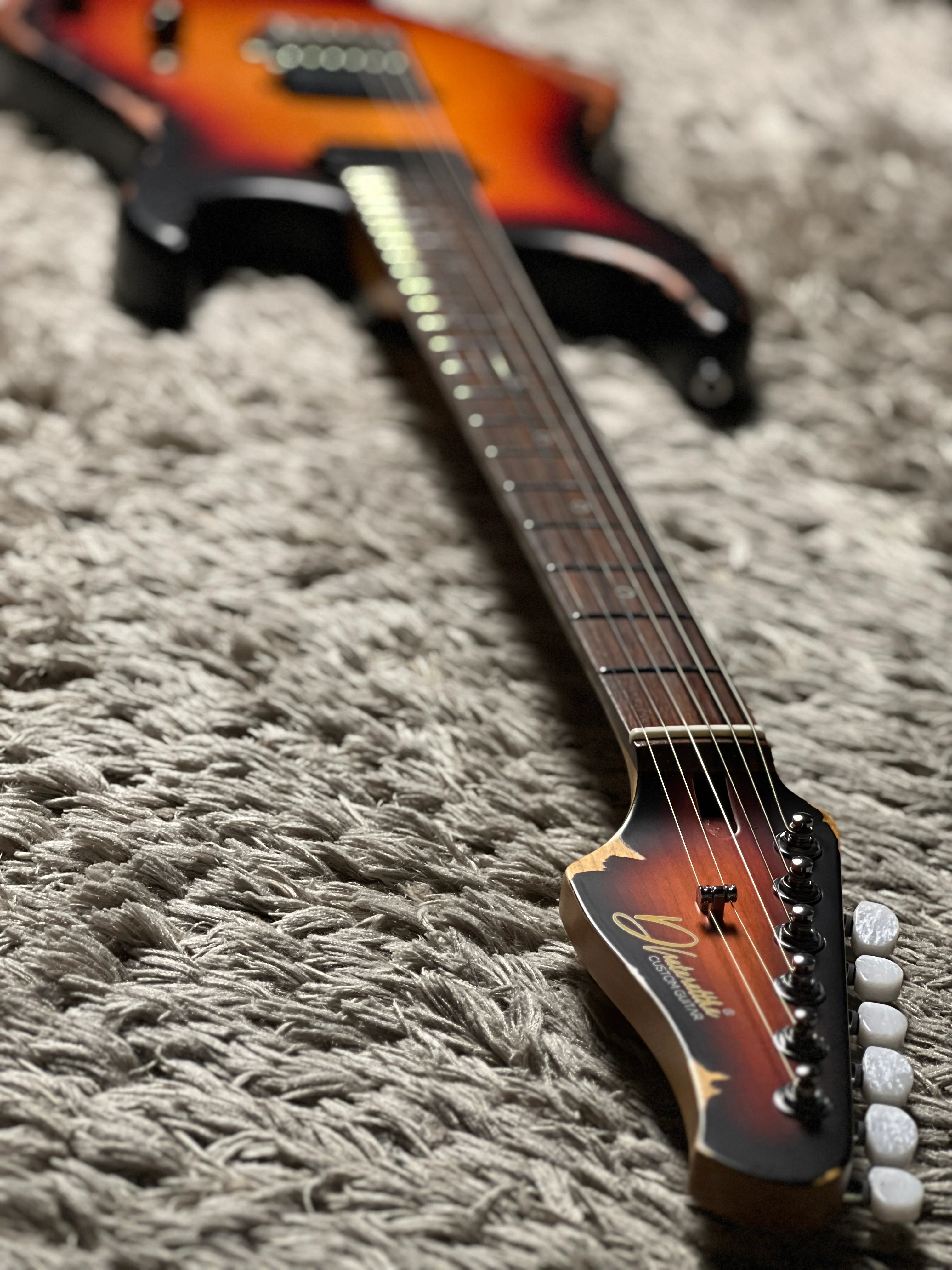 Dhatarattha Performance DST HH in 3-Tone Sunburst with RW FB and Nitrocellulose Lacquer Relic - Image 7