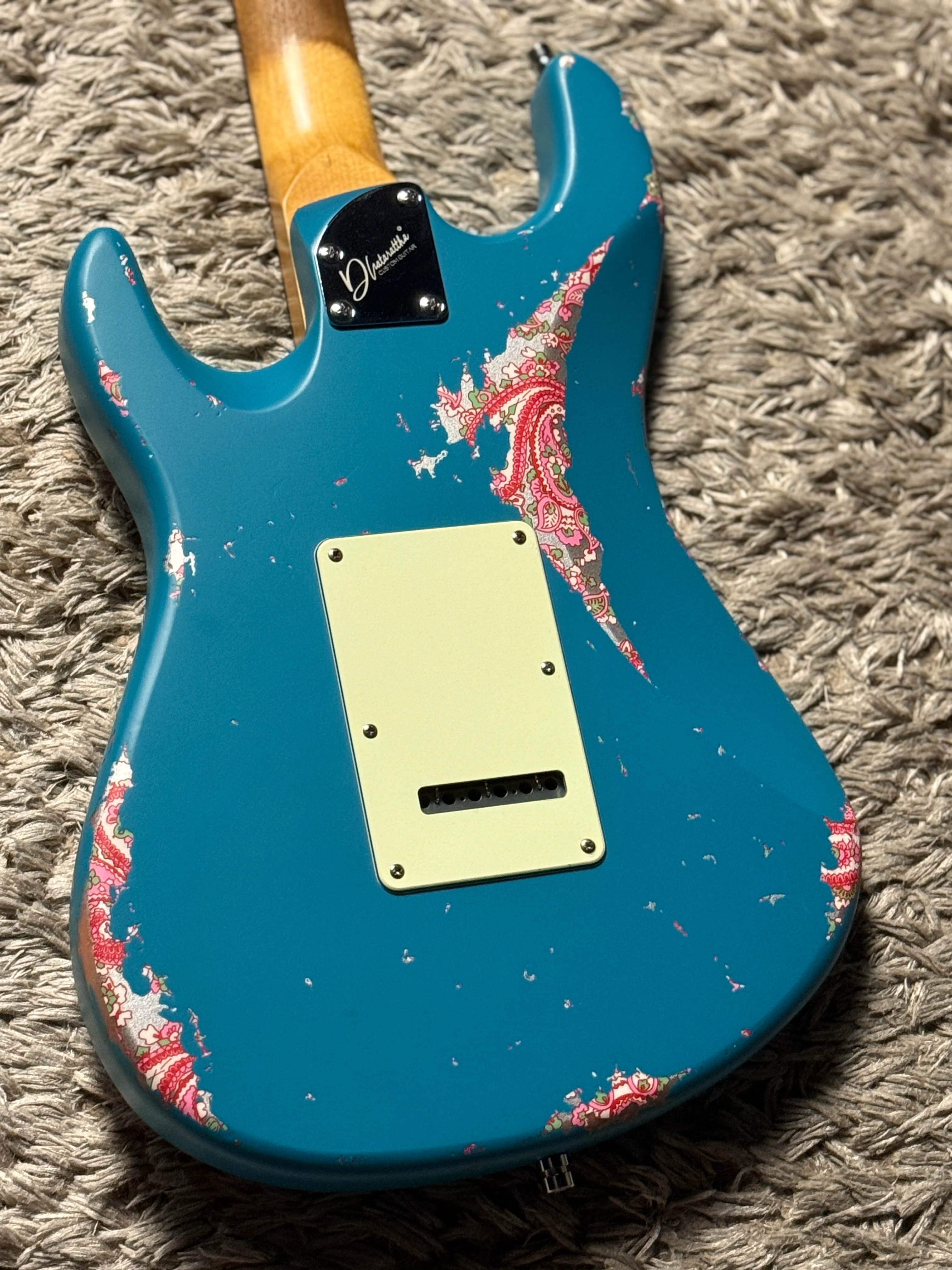 Dhatarattha Performance DST HSS in Ocean Turquoise over Pink Paisley with RW FB and Nitrocellulose Lacquer Relic - Image 4