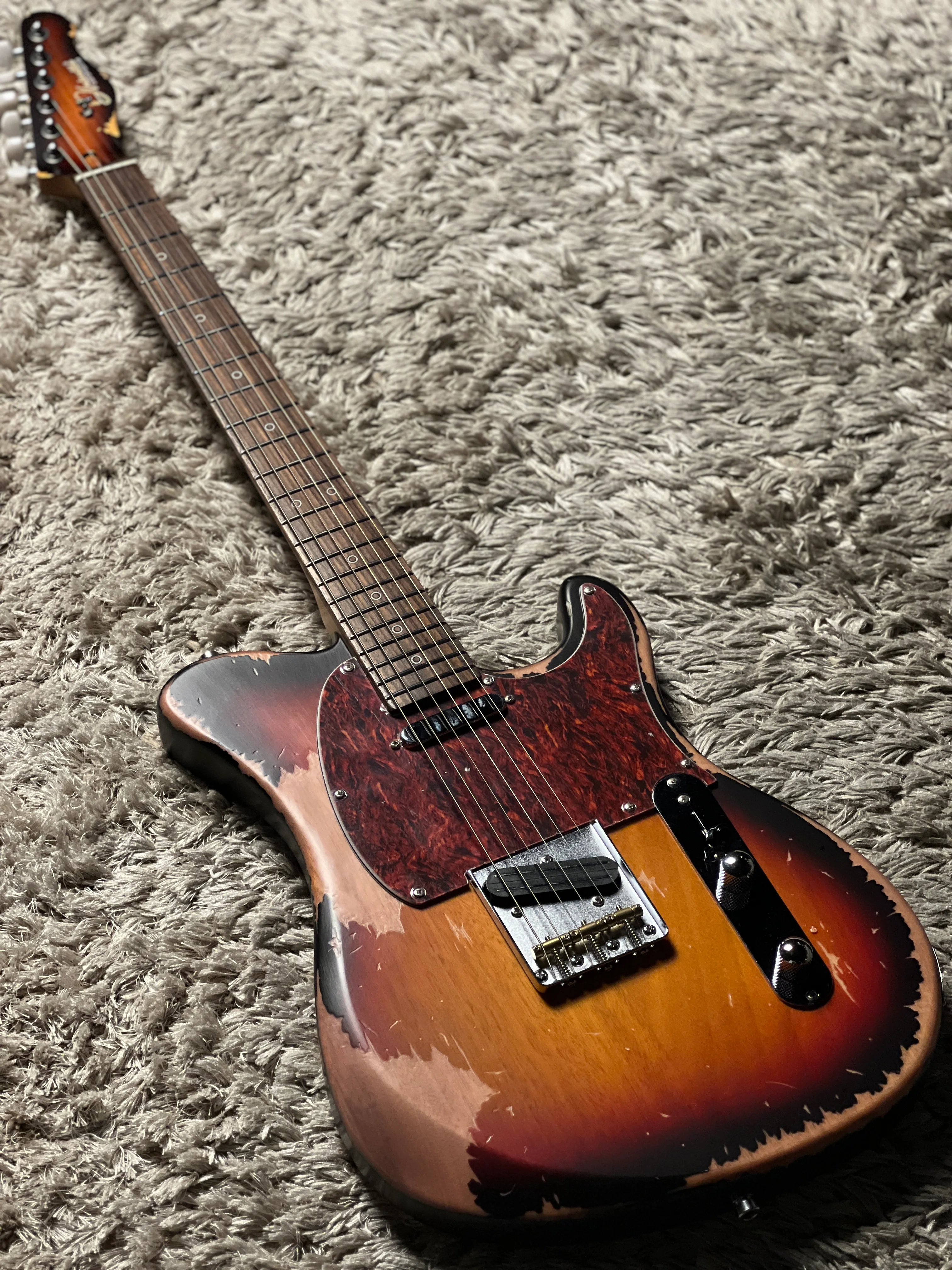 Dhatarattha Performance DTL in 3-Tone Sunburst with RW FB and Nitrocellulose Lacquer Relic - Image 2