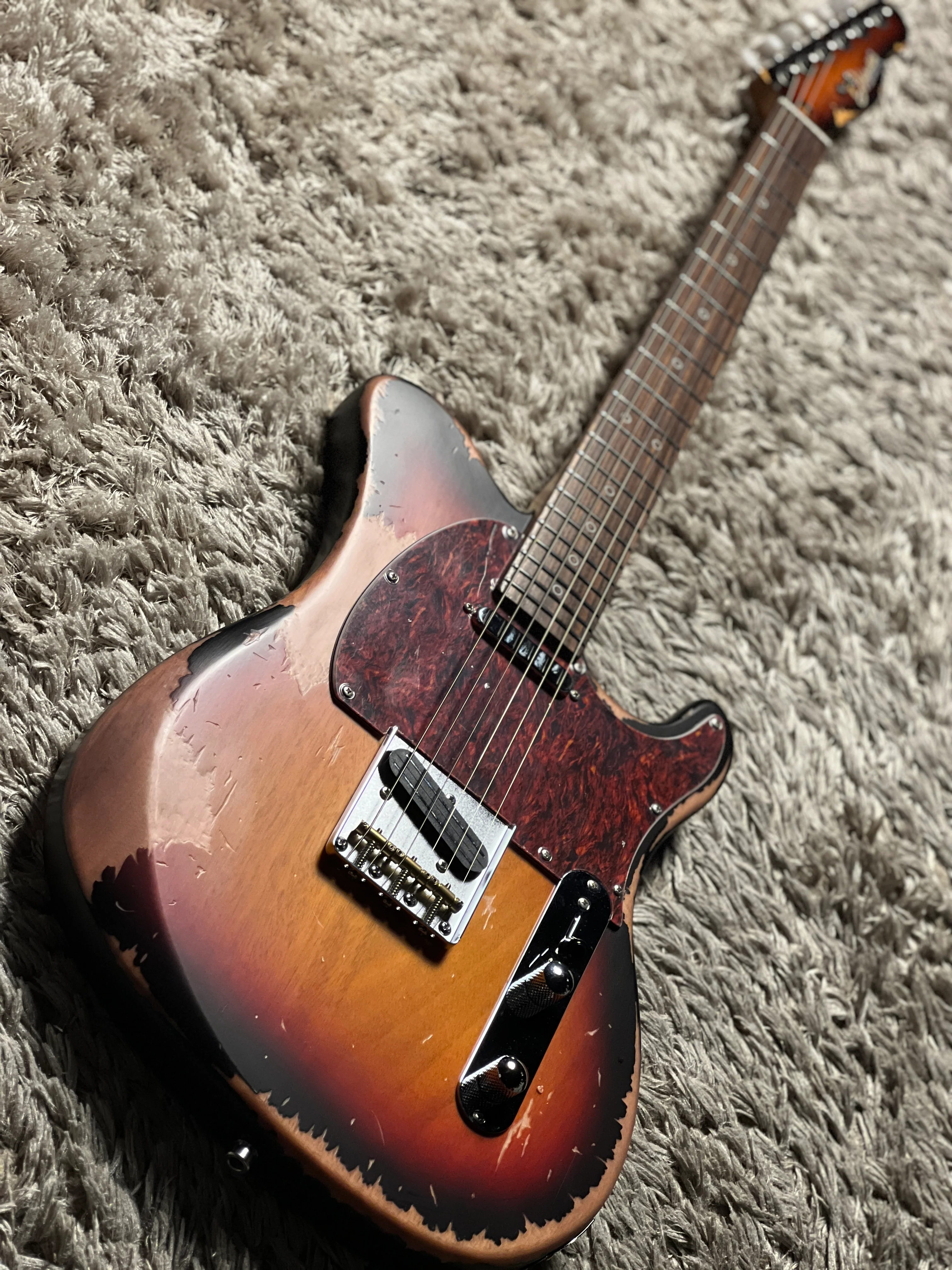 Dhatarattha Performance DTL in 3-Tone Sunburst with RW FB and Nitrocellulose Lacquer Relic - Image 3
