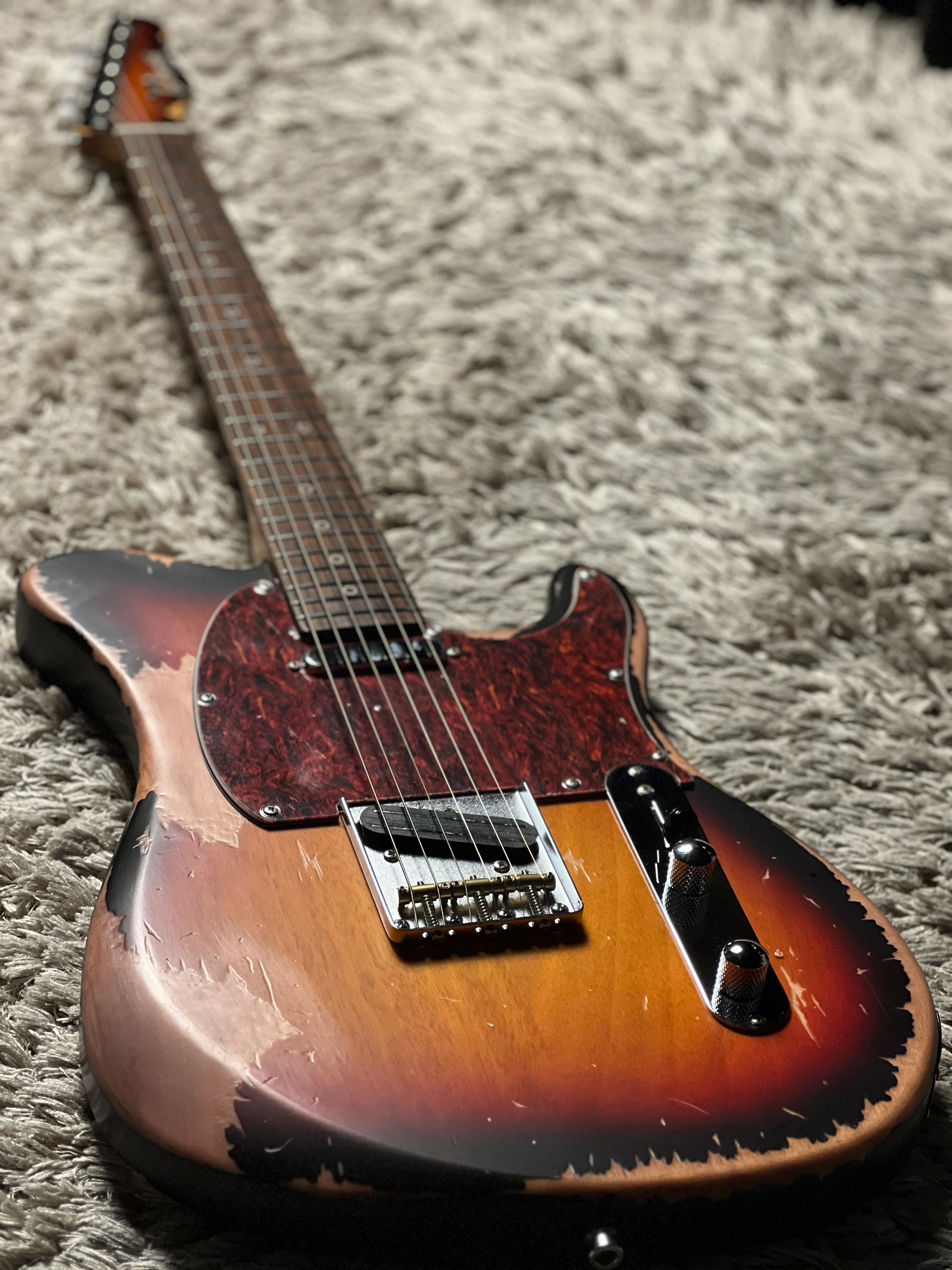 Dhatarattha Performance DTL in 3-Tone Sunburst with RW FB and Nitrocellulose Lacquer Relic - Image 4