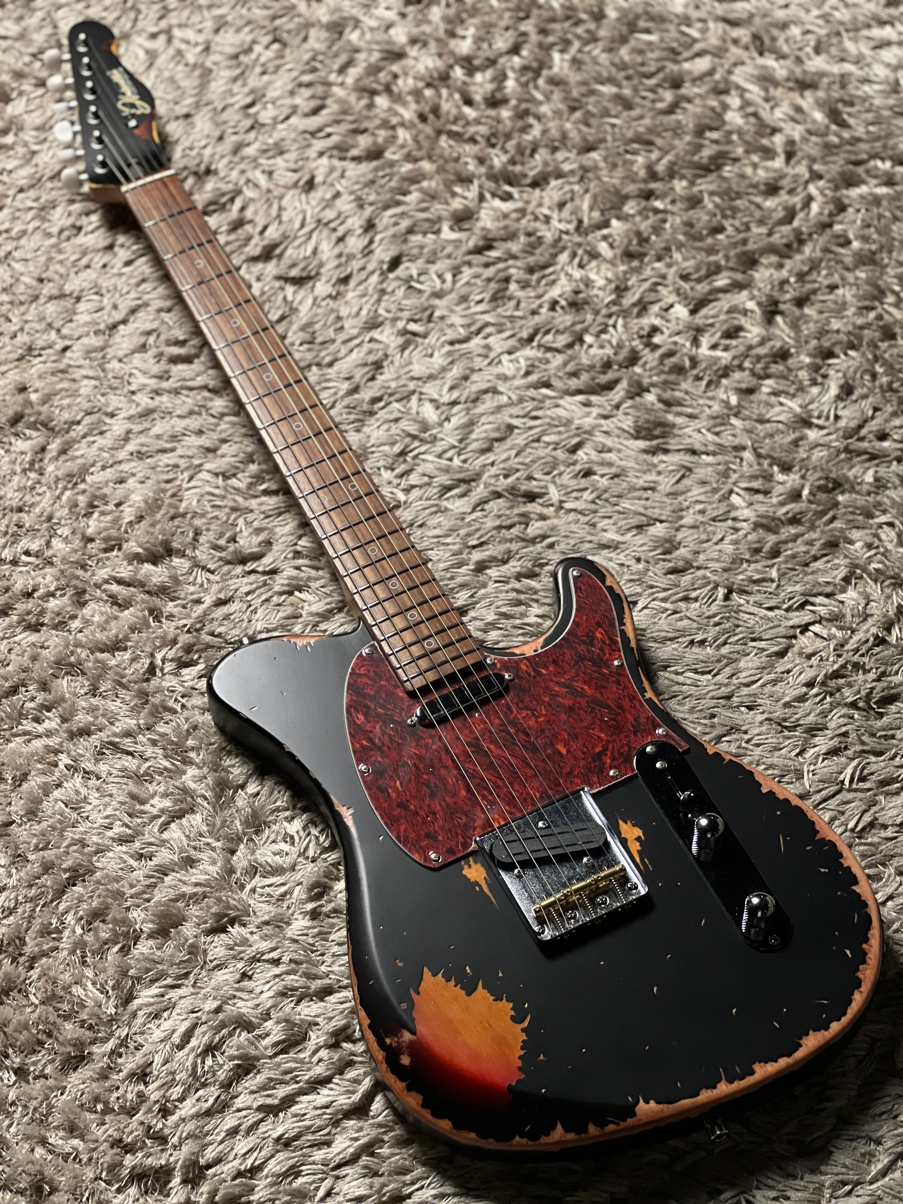 Dhatarattha Performance DTL in Black Over Sunburst with RW FB and Nitrocellulose Lacquer Relic - Image 2