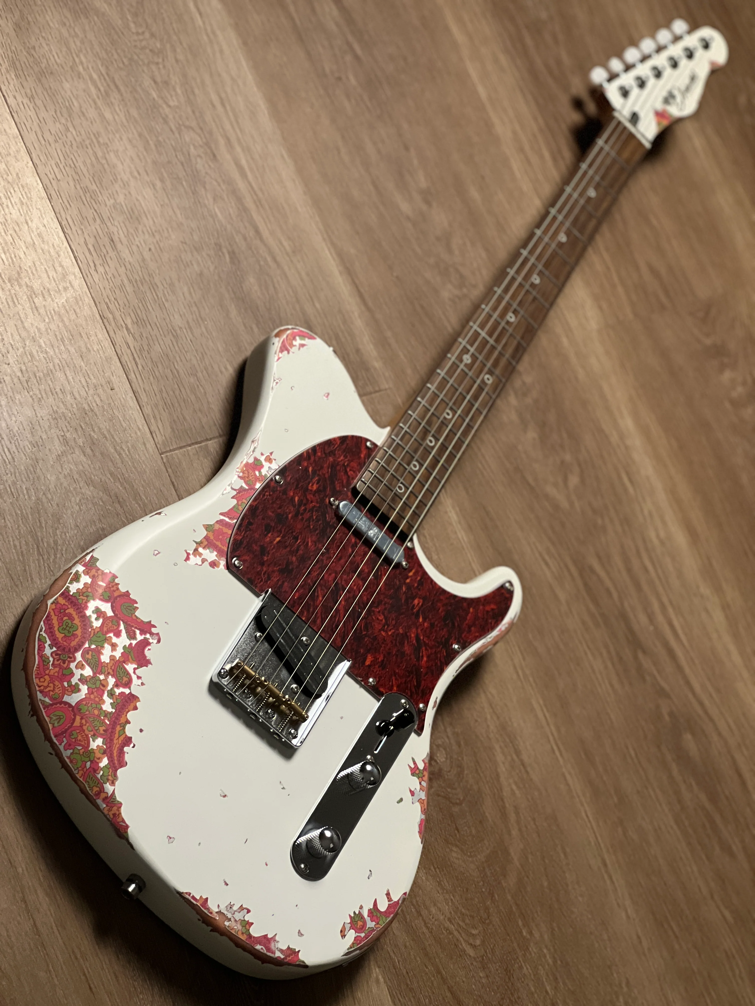 Dhatarattha Performance DTL in White Over Pink Paisley with RW FB and Nitrocellulose Lacquer - Image 3