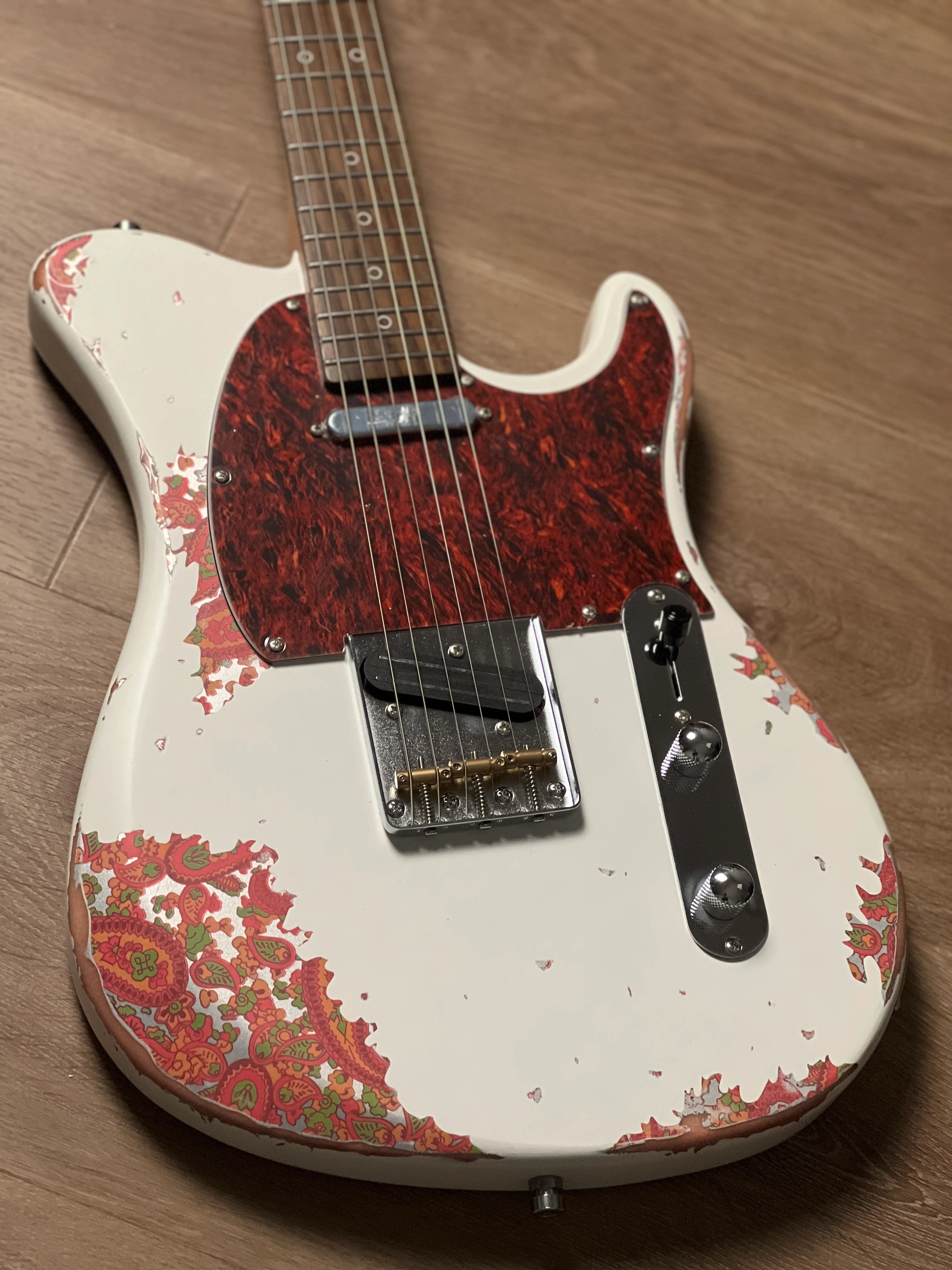 Dhatarattha Performance DTL in White Over Pink Paisley with RW FB and Nitrocellulose Lacquer - Image 4