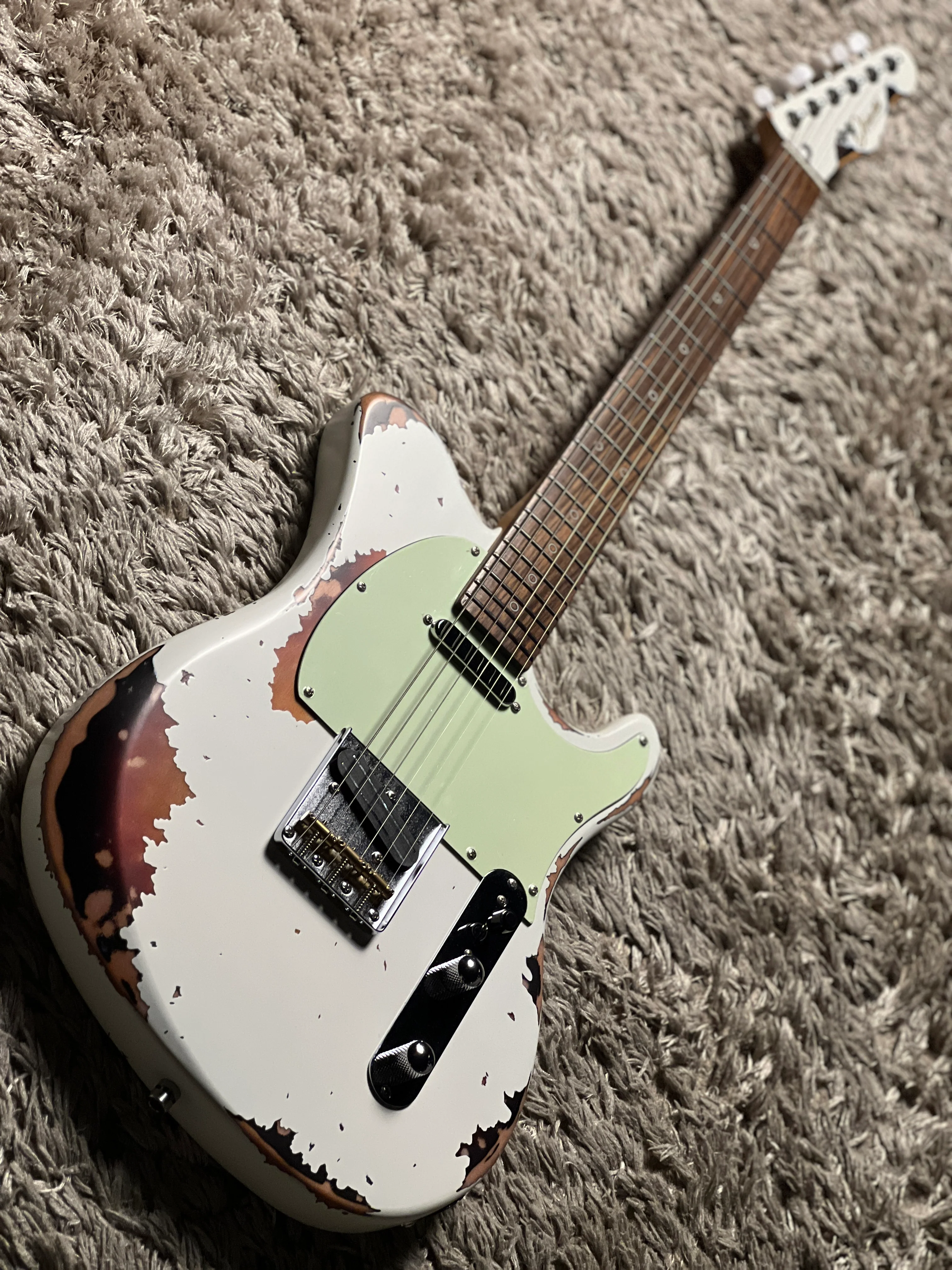 Dhatarattha Performance DTL in White Over Sunburst with RW FB and Nitrocellulose Lacquer - Image 3