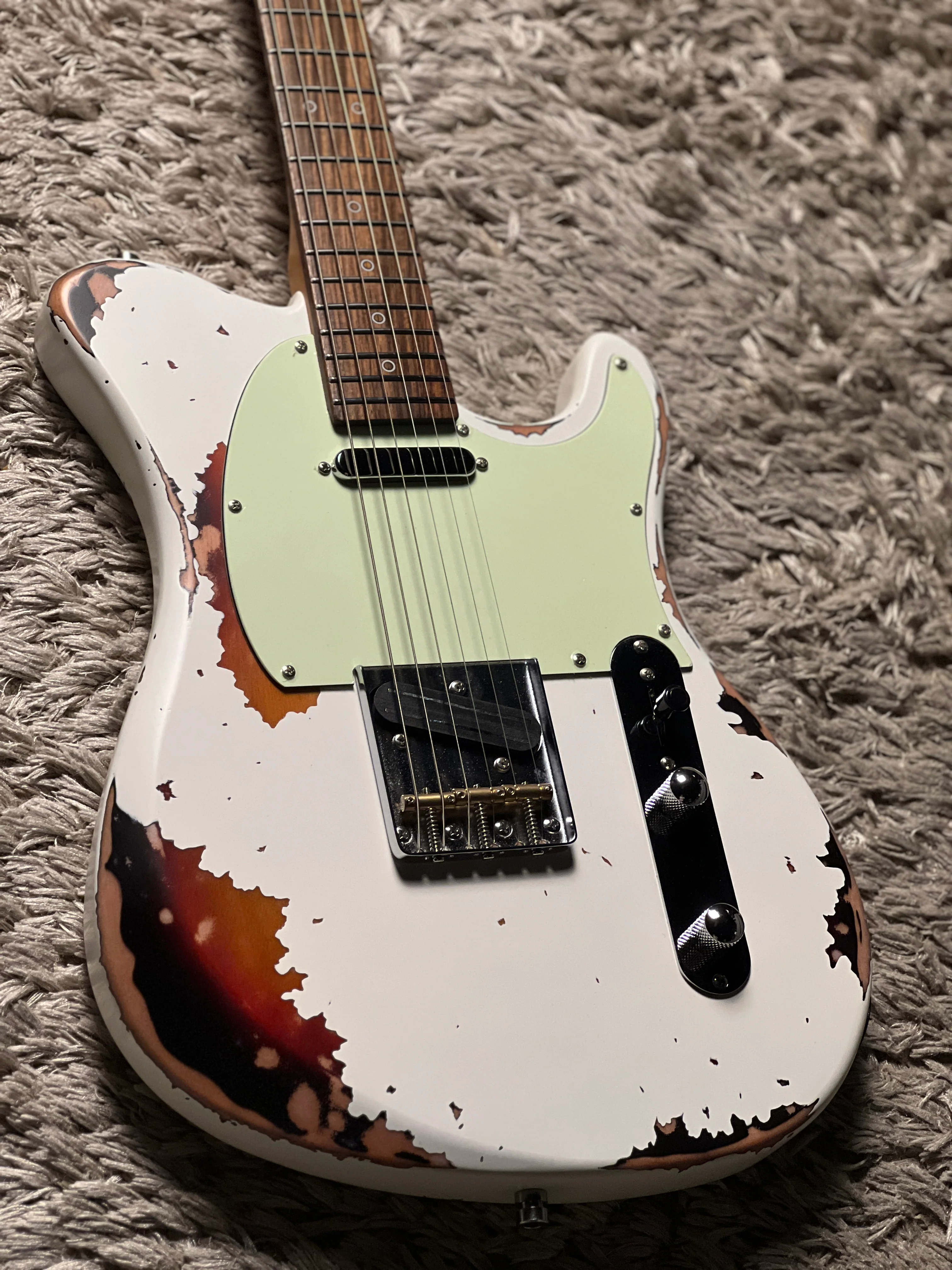 Dhatarattha Performance DTL in White Over Sunburst with RW FB and Nitrocellulose Lacquer - Image 4