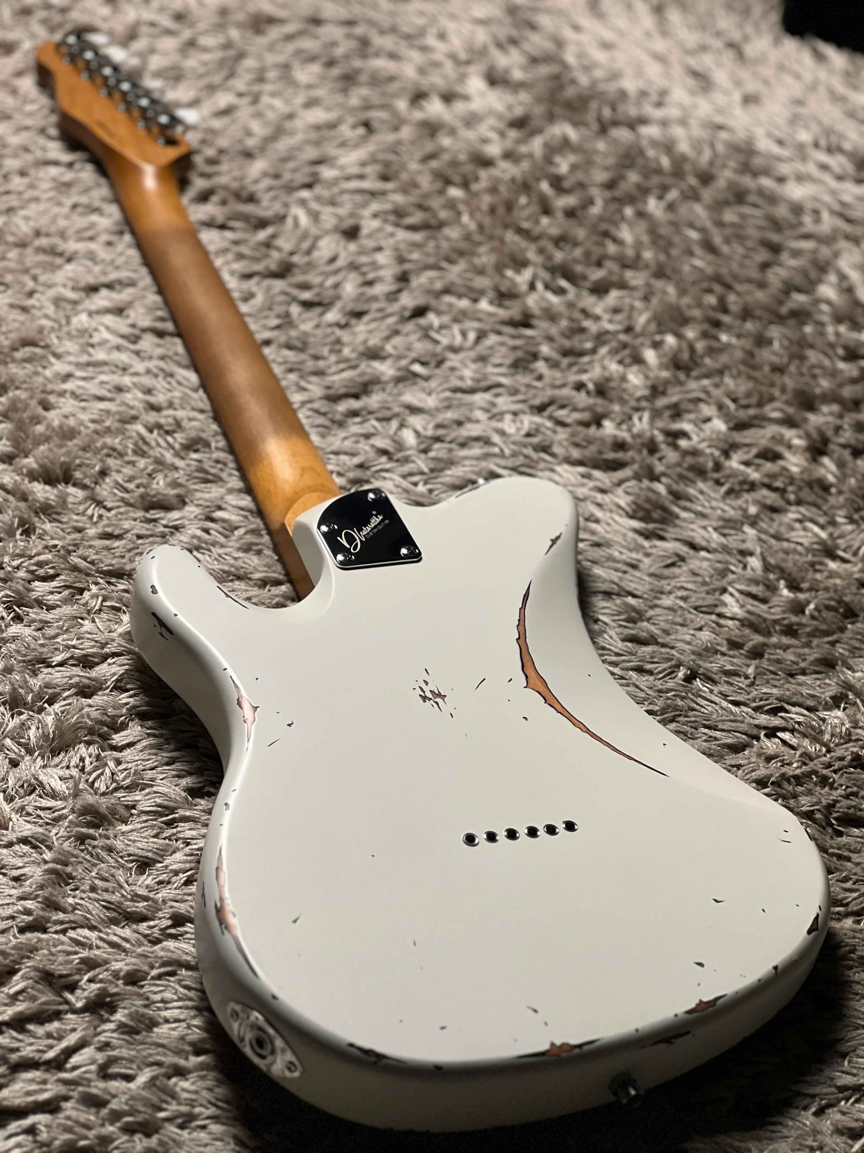 Dhatarattha Performance DTL in White Over Sunburst with RW FB and Nitrocellulose Lacquer - Image 5