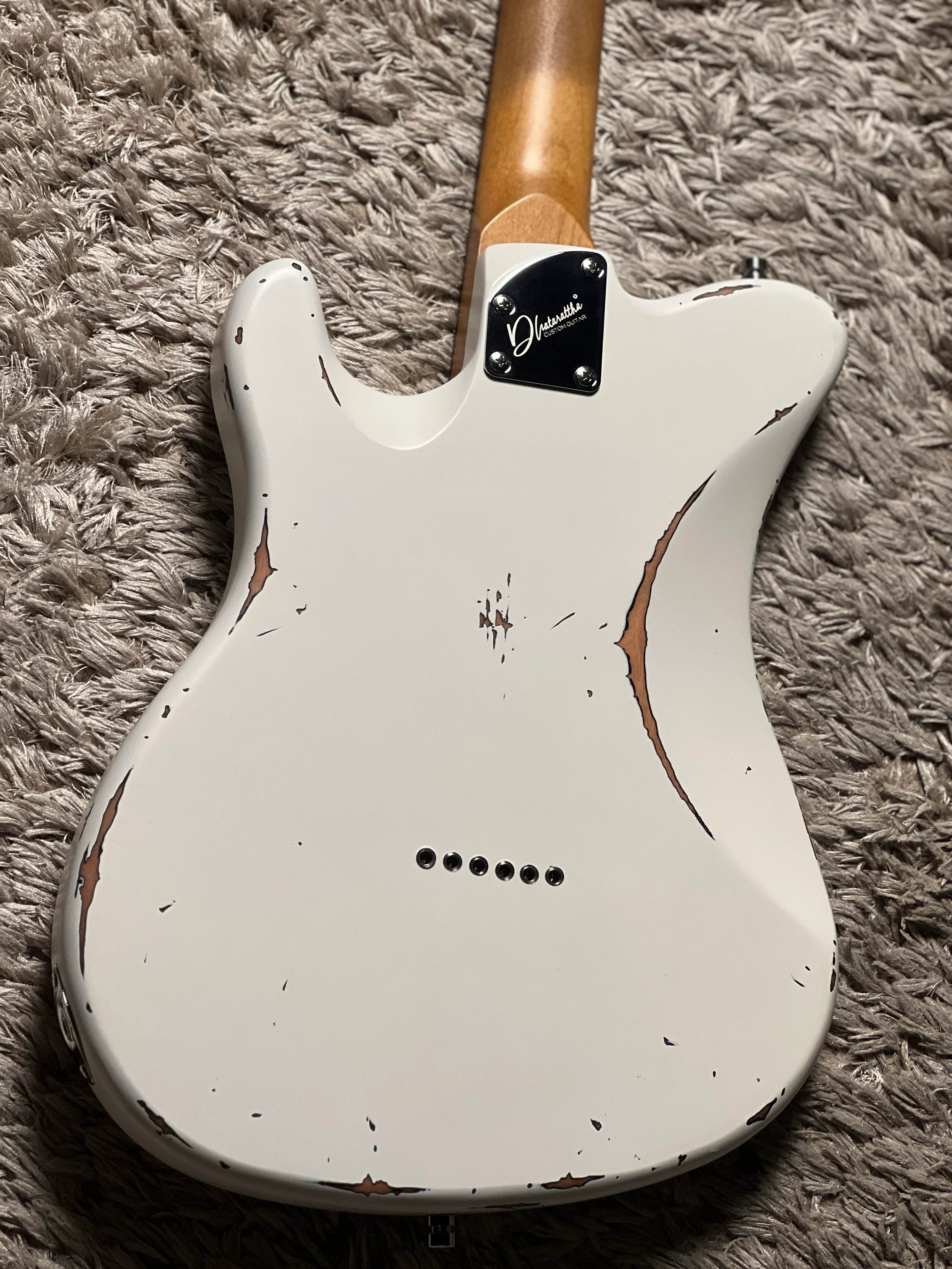 Dhatarattha Performance DTL in White Over Sunburst with RW FB and Nitrocellulose Lacquer - Image 6
