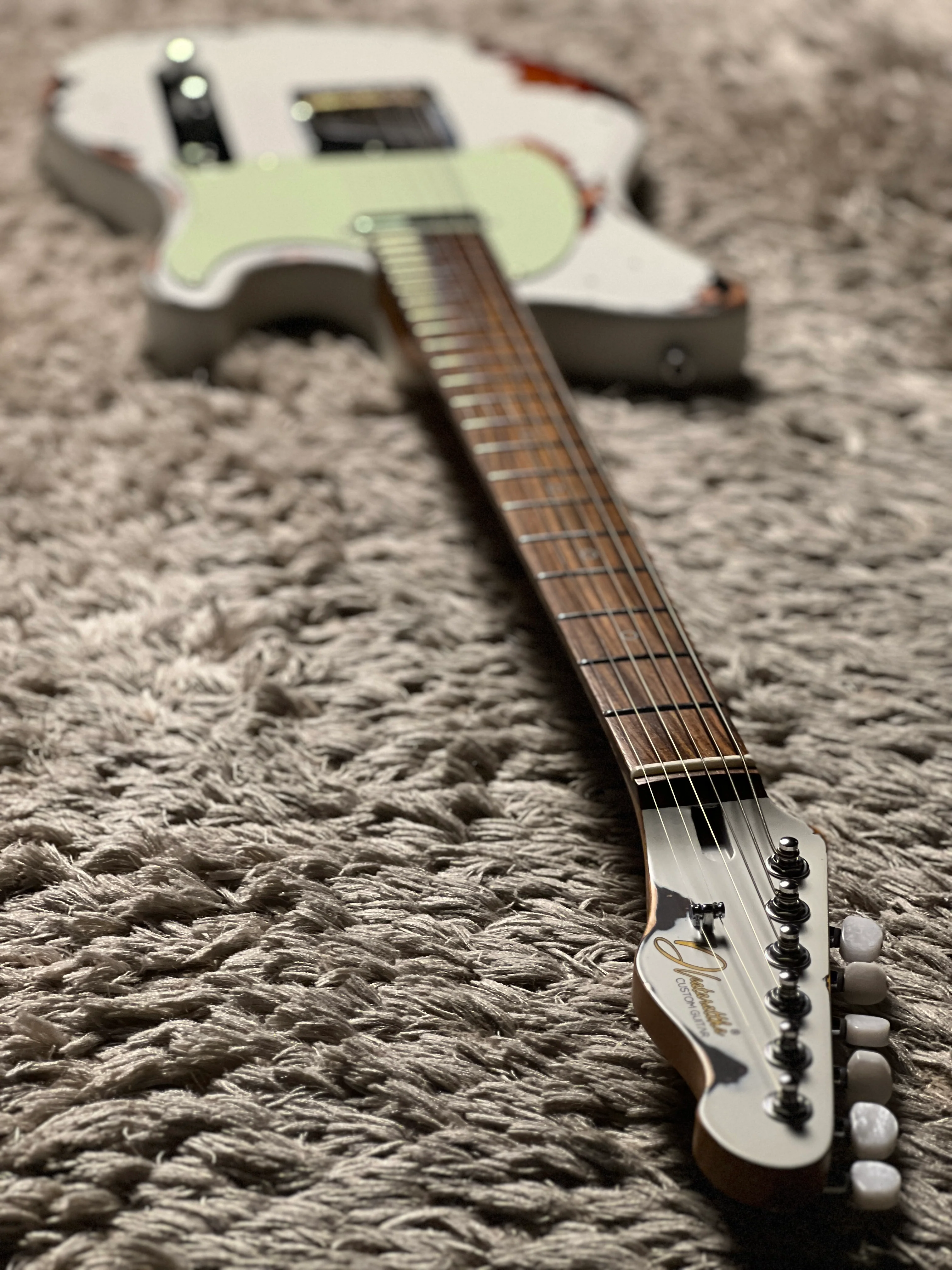 Dhatarattha Performance DTL in White Over Sunburst with RW FB and Nitrocellulose Lacquer - Image 7