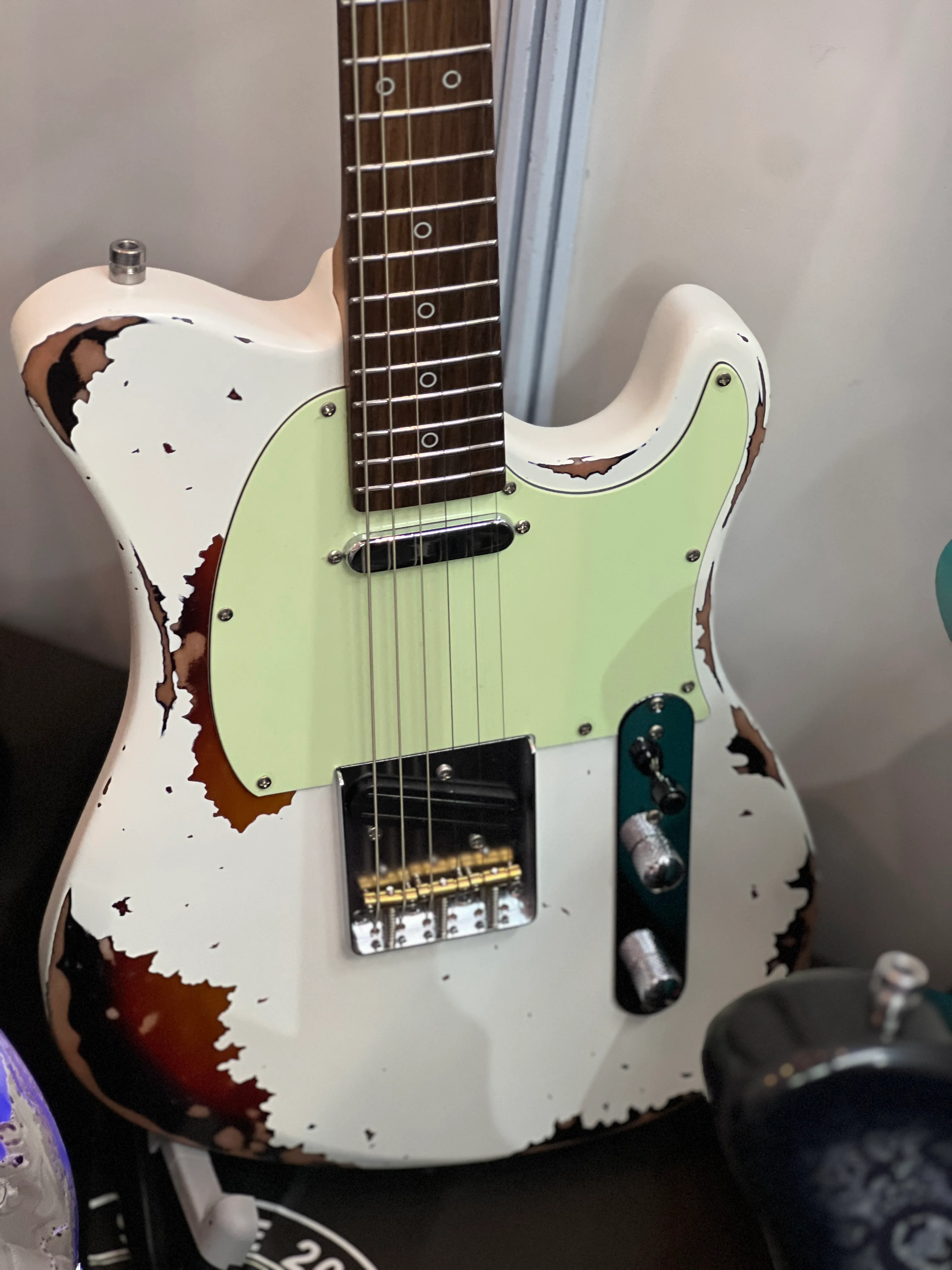 Dhatarattha Performance DTL in White Over Sunburst with RW FB and Nitrocellulose Lacquer - Image 8