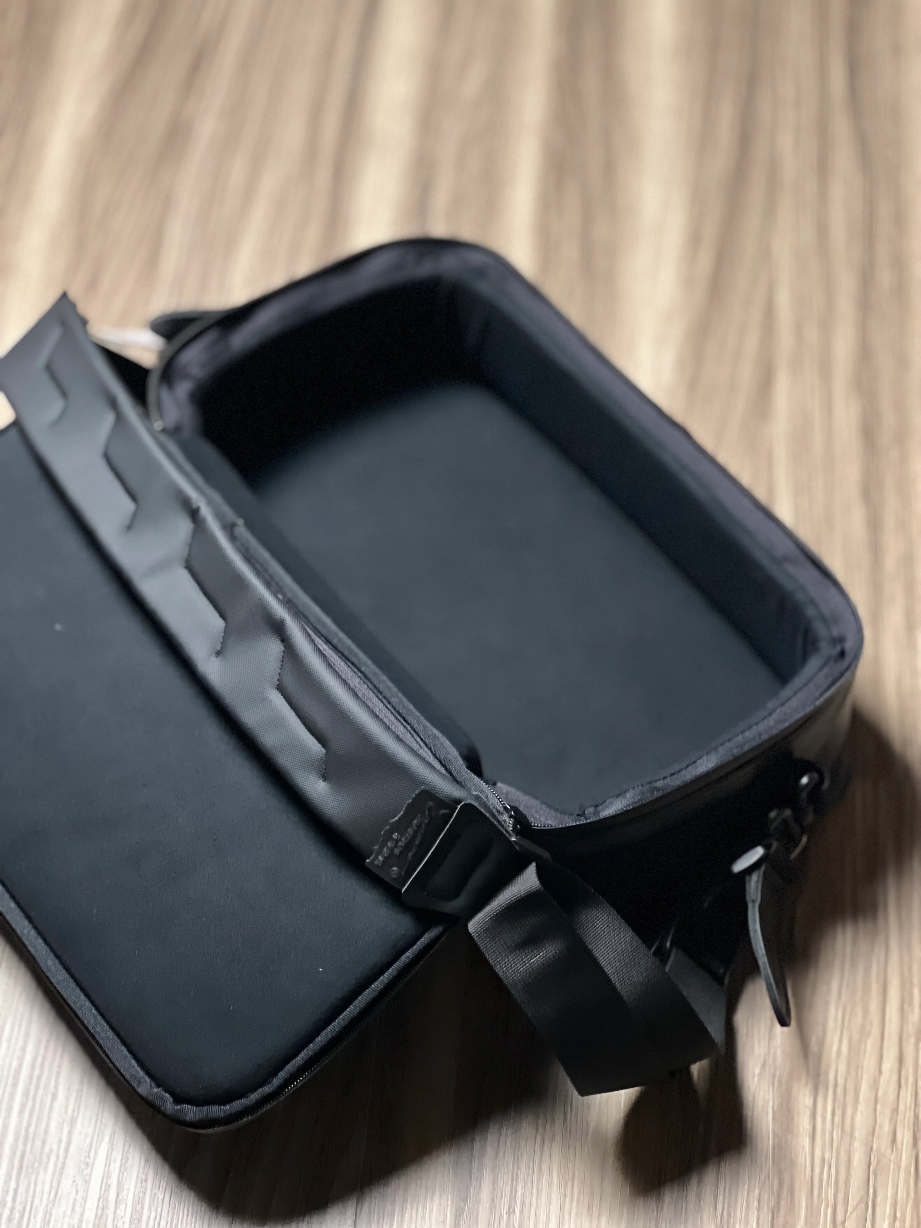 Enormous Premium Water Resistant Effect Bag with Emergency Strap for Hotone Ampero II MP350 - Image 3