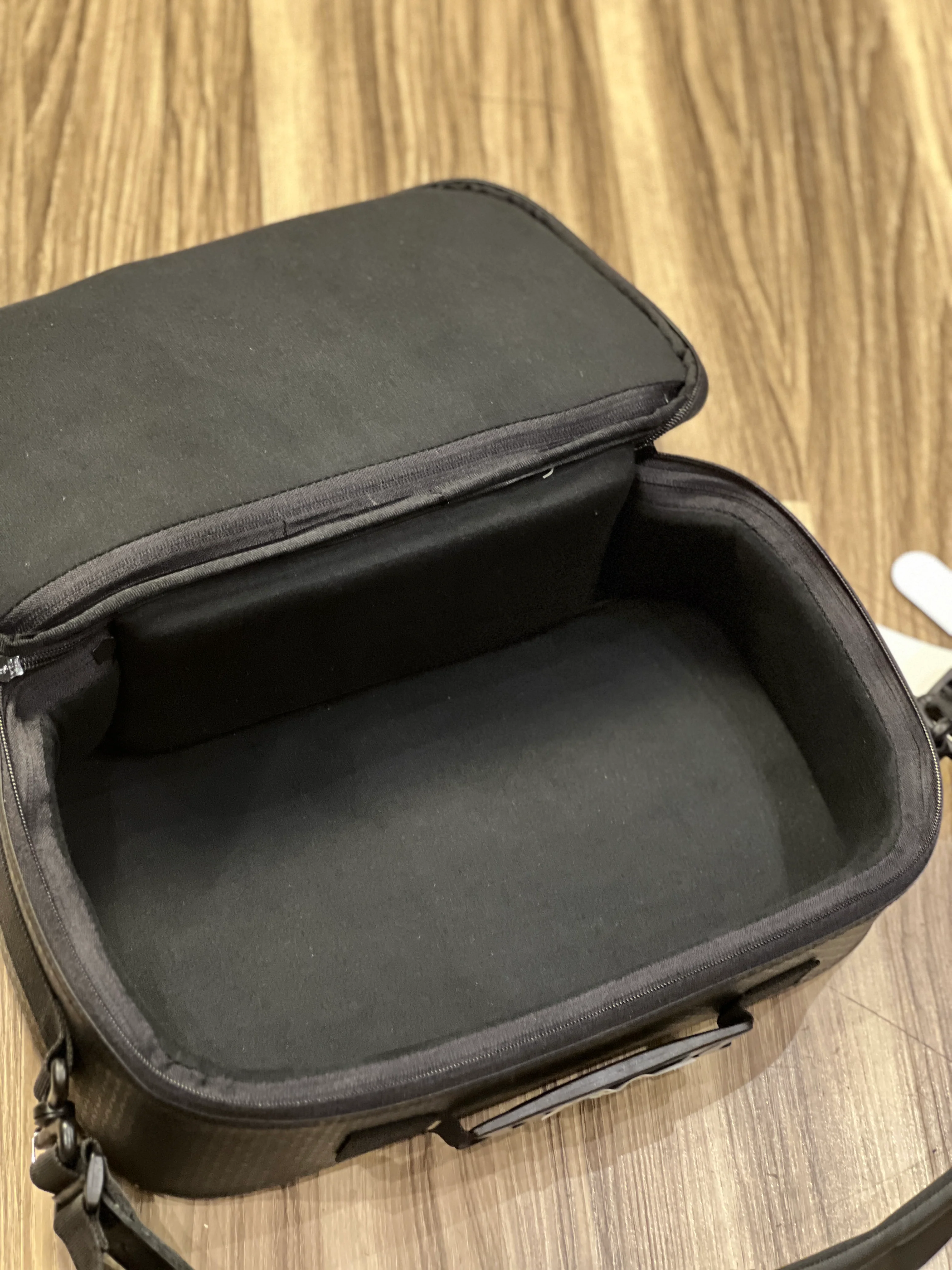 Enormous Premium Water Resistant Effect Bag with Emergency Strap for Mooer GE150 PRO - Image 2