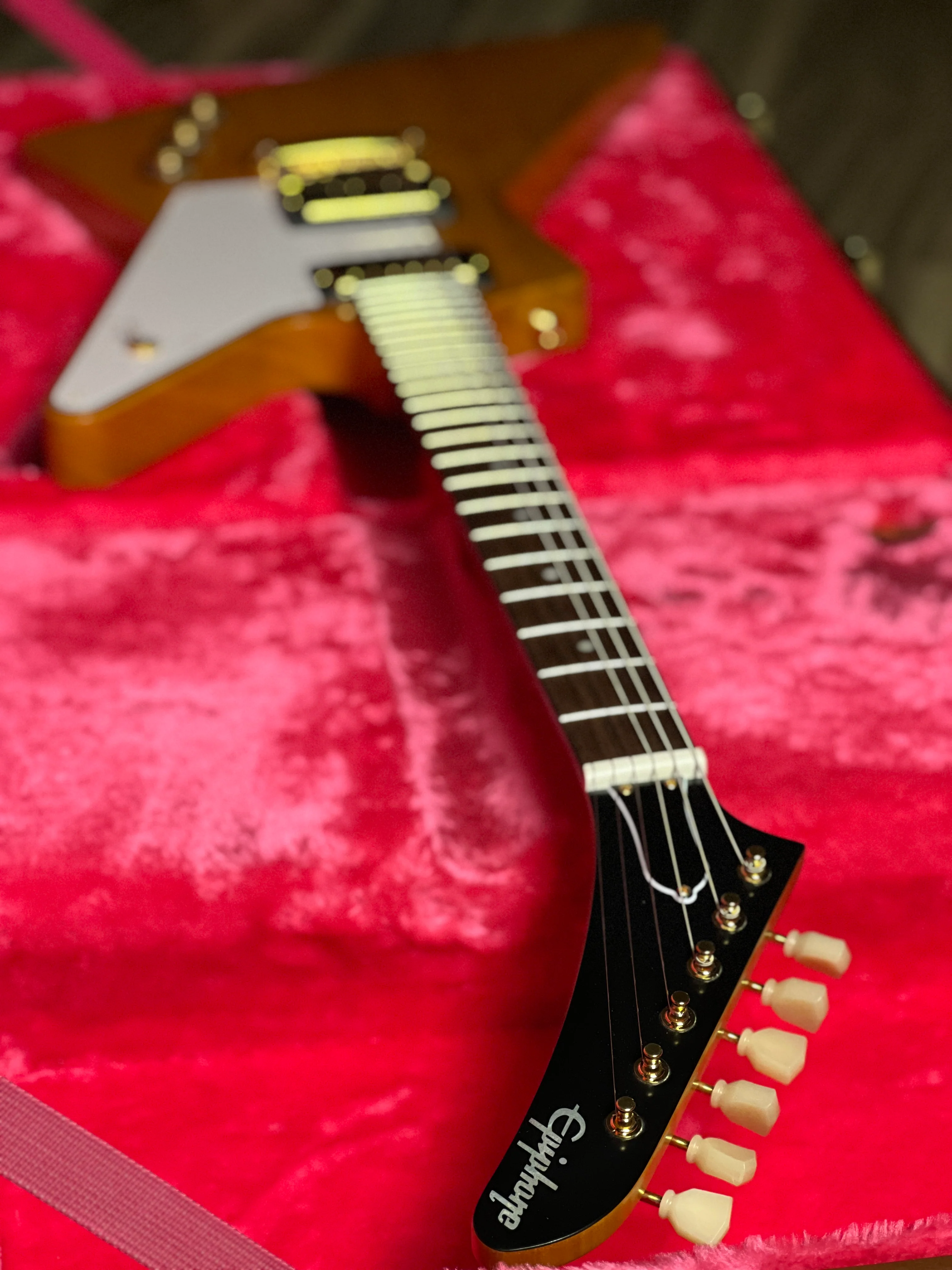 Epiphone 1958 Korina Explorer in Aged Natural (White Pickguard, Incl. Hard Case) - Image 5