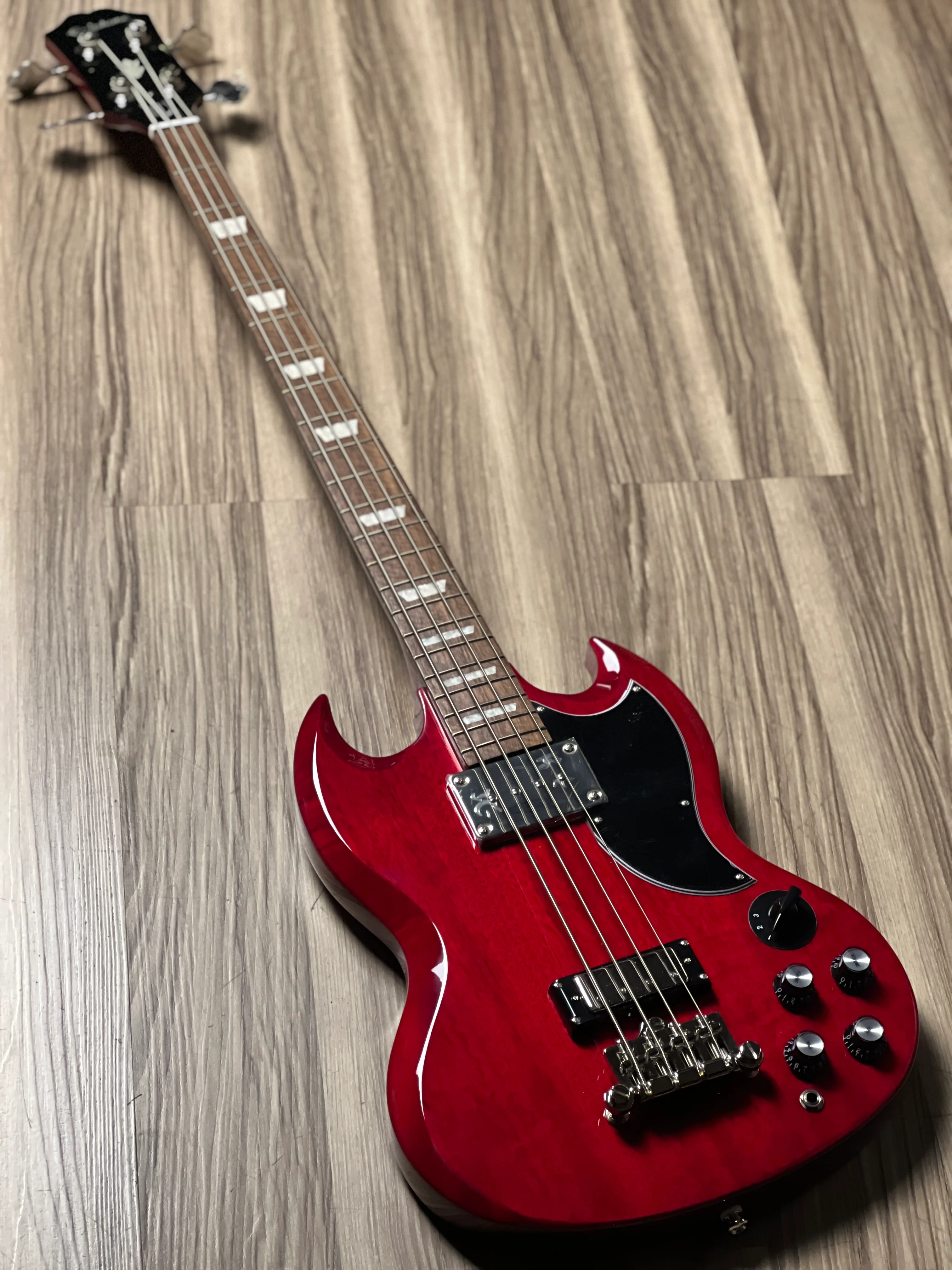 Epiphone EB 3 with 2-Pickup in Cherry - Image 2
