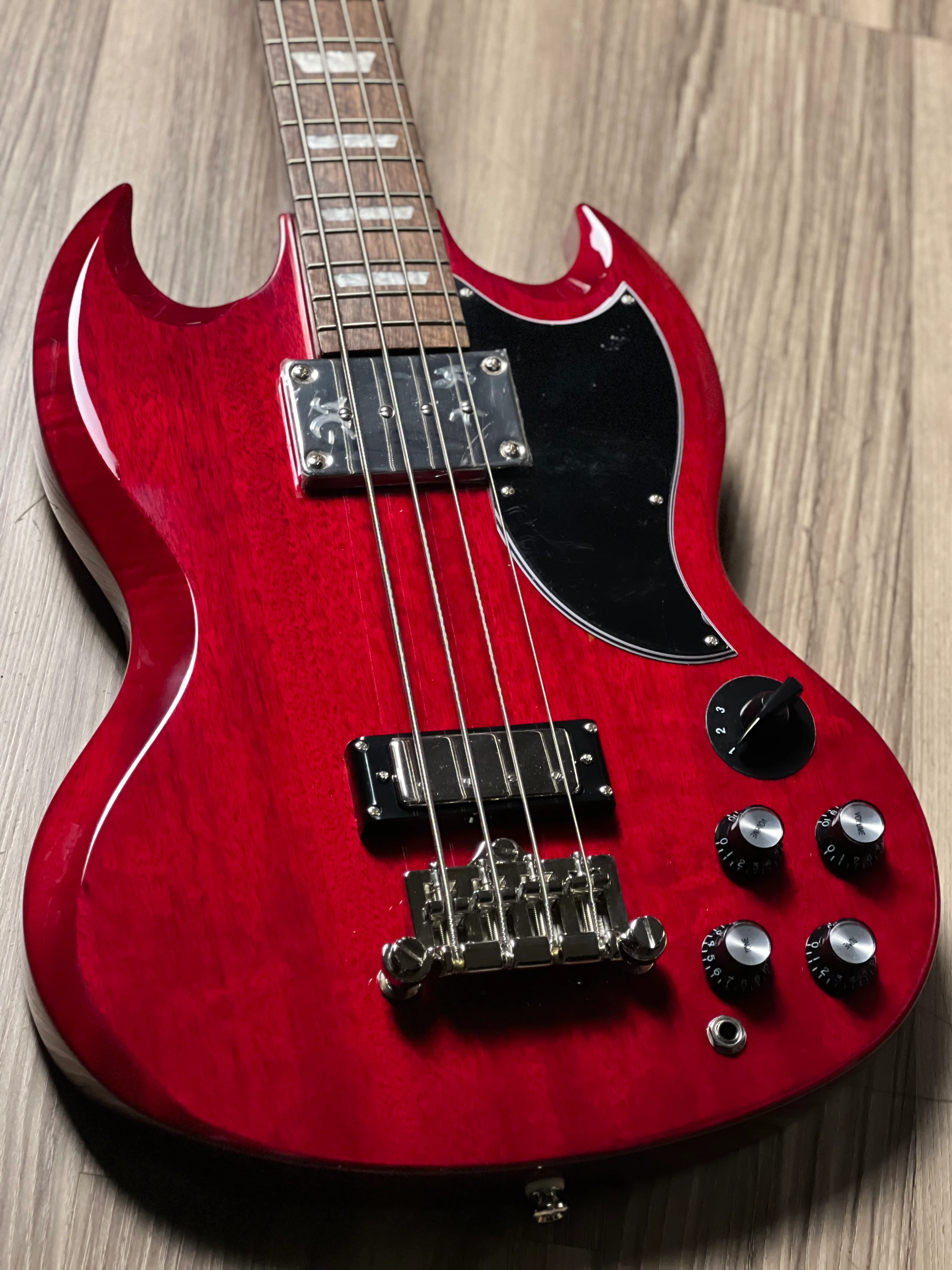 Epiphone EB 3 with 2-Pickup in Cherry - Image 4