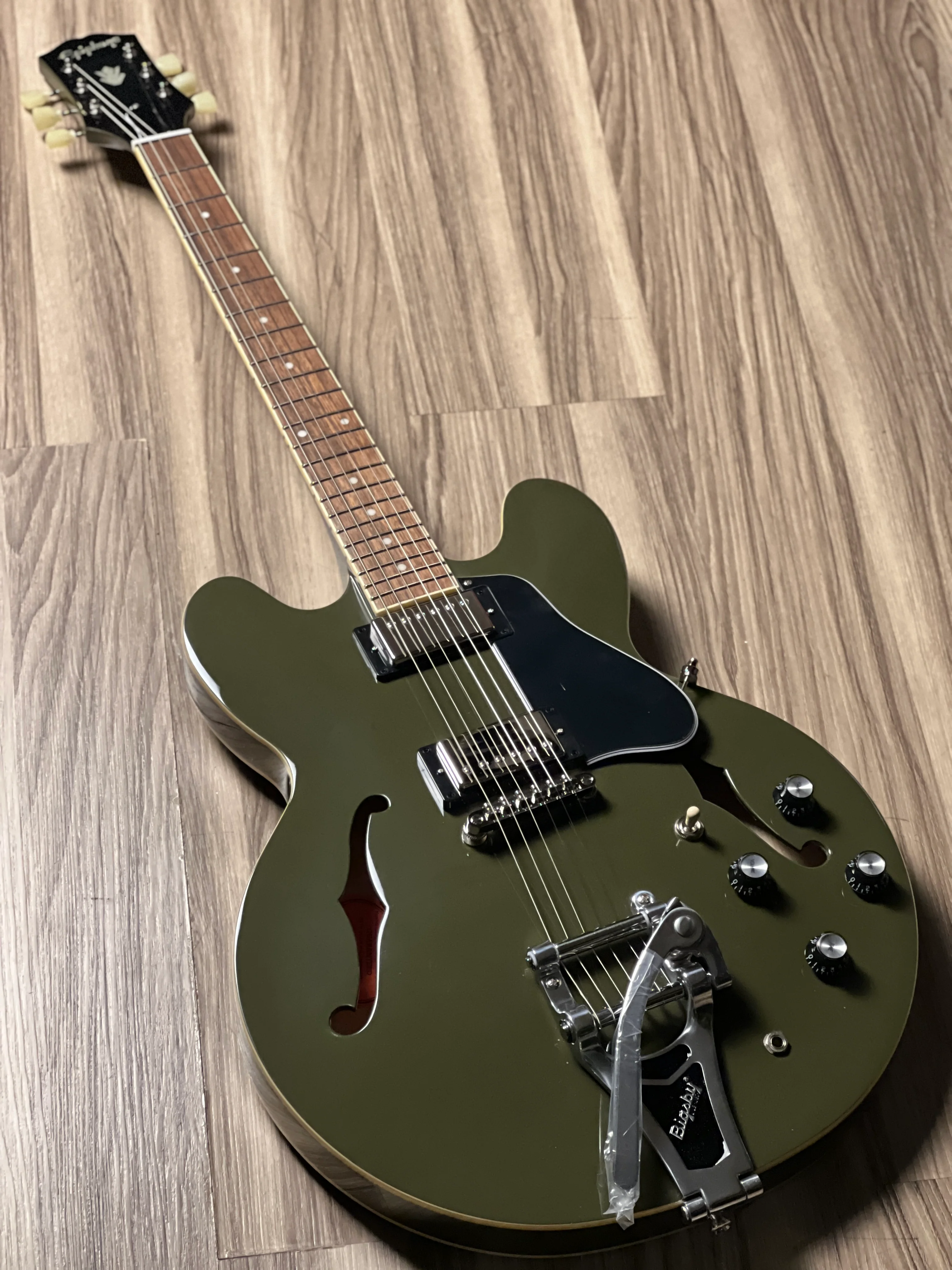Epiphone ES-335 Bigsby in Olive Drab w/Premium GigBag - Image 2