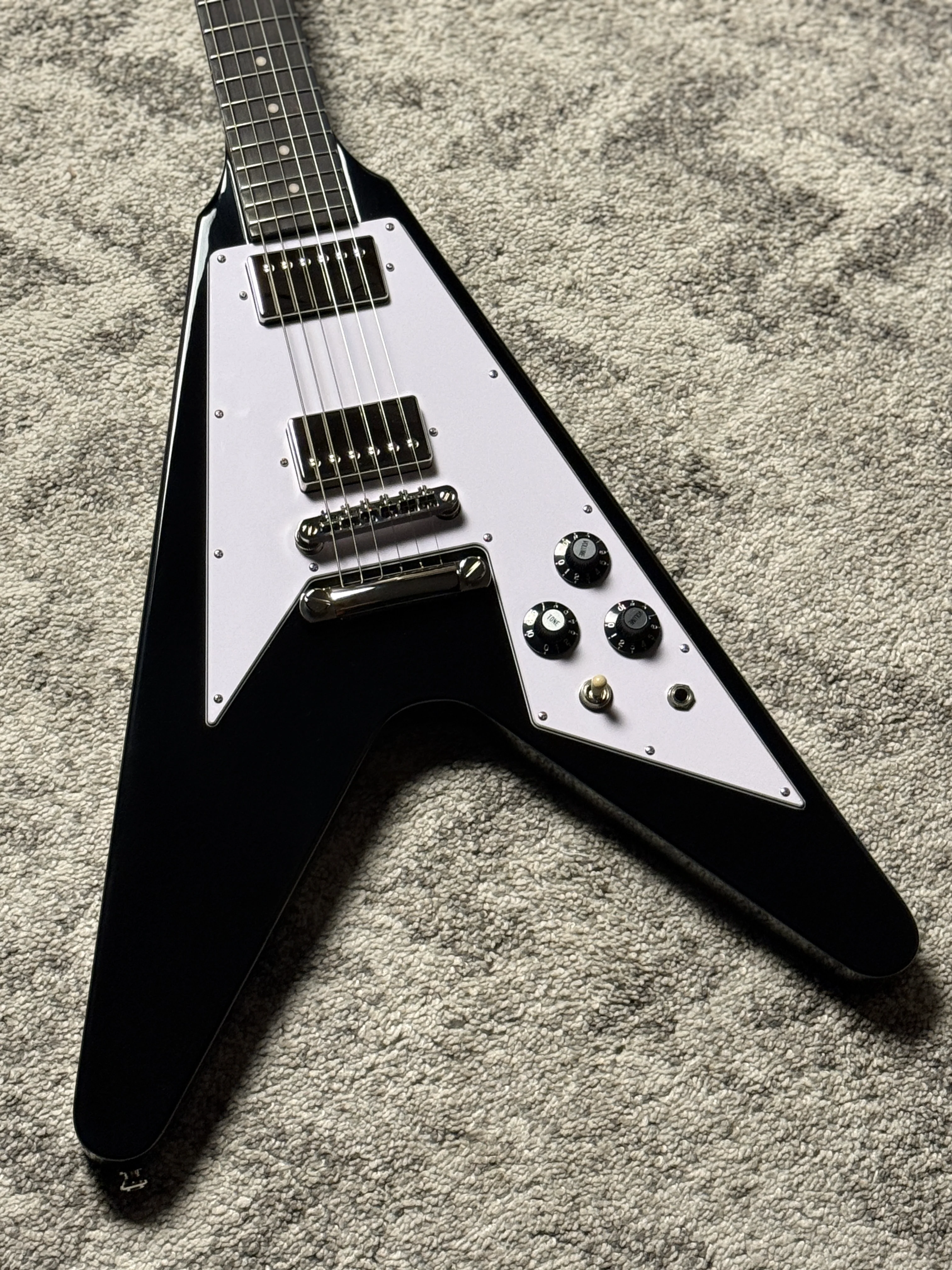 Epiphone Flying V 70s in Ebony Limited Edition - Image 2