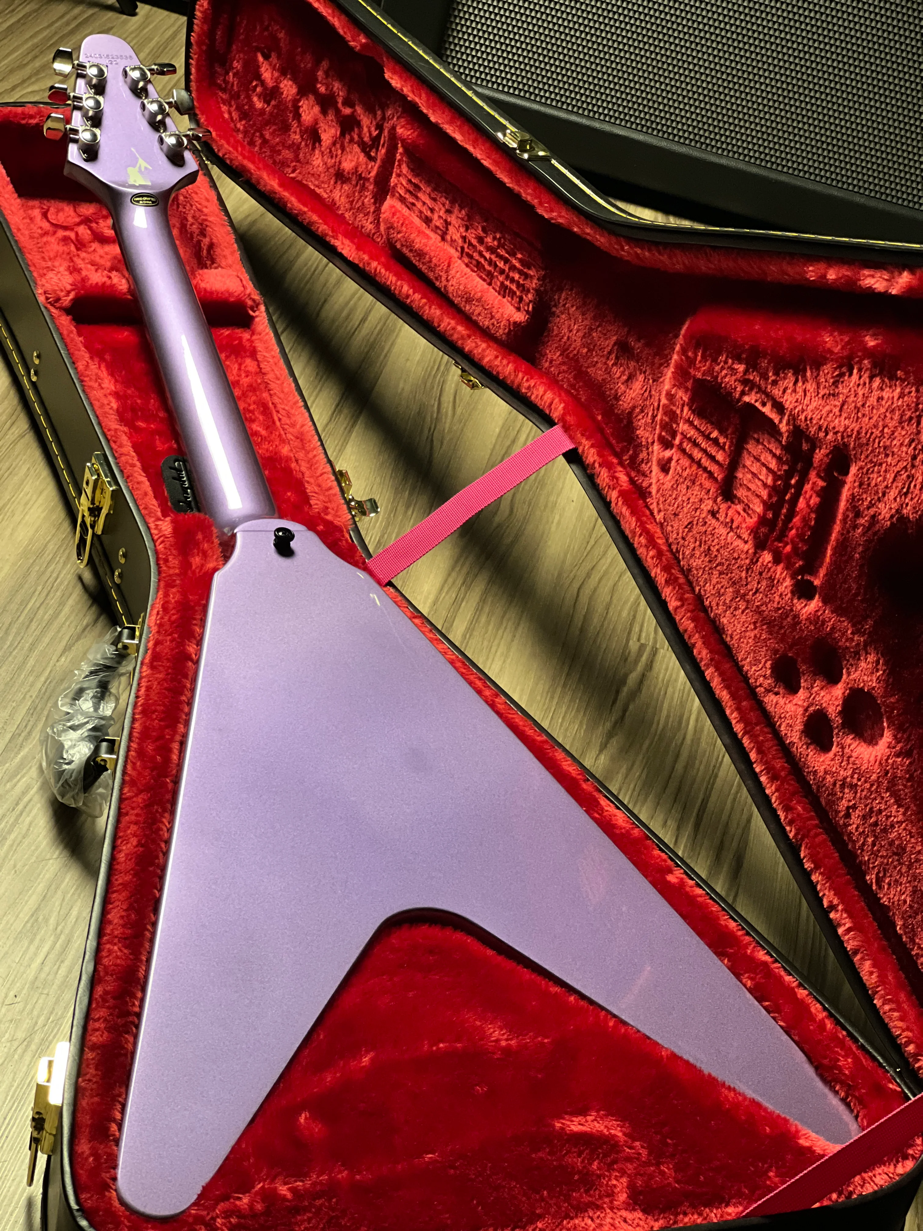 Epiphone Kirk Hammett 1979 Flying V in Purple Metallic - Image 8