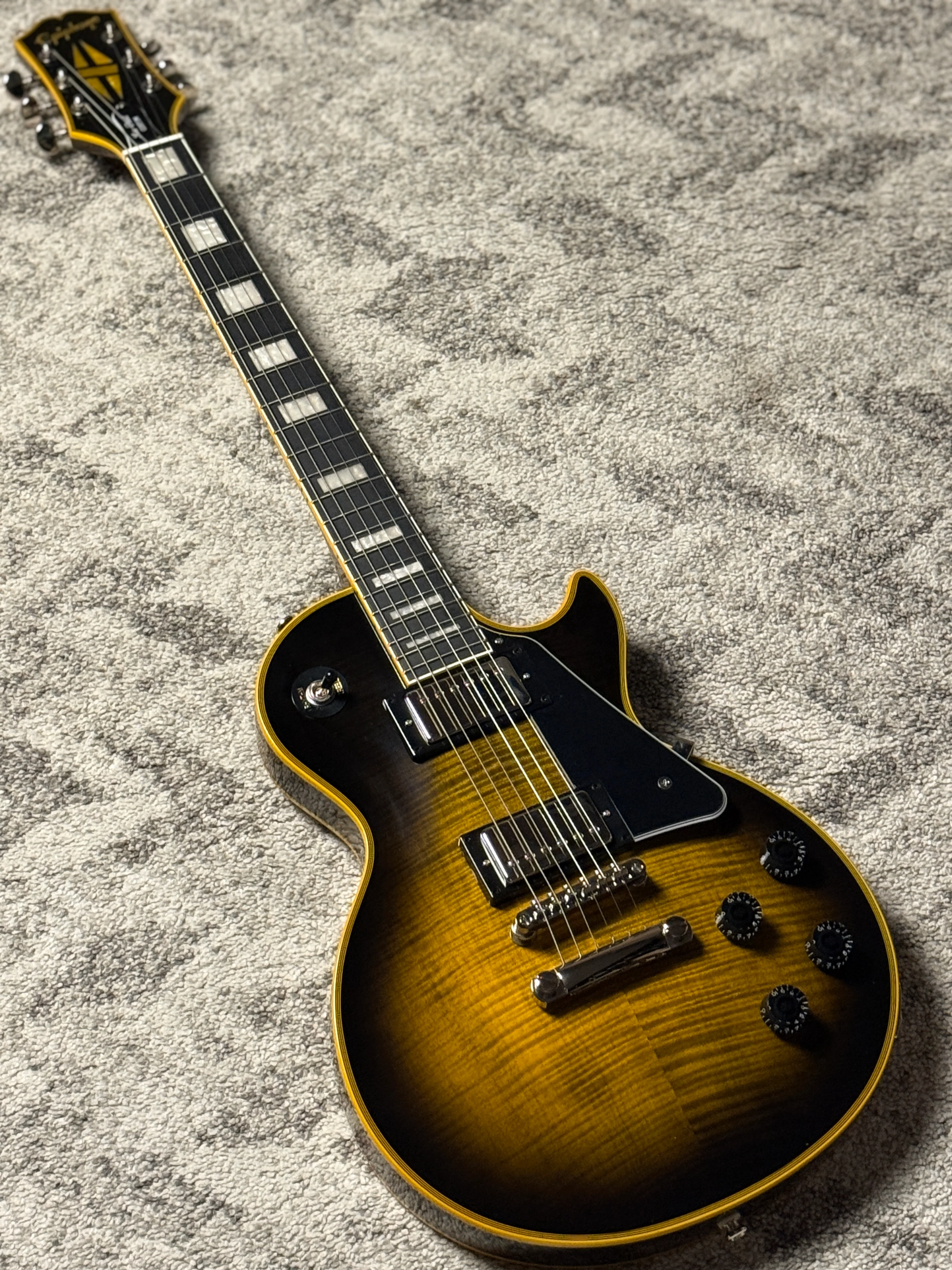 Epiphone Les Paul Custom Widow in Yellow Burst - Image 2