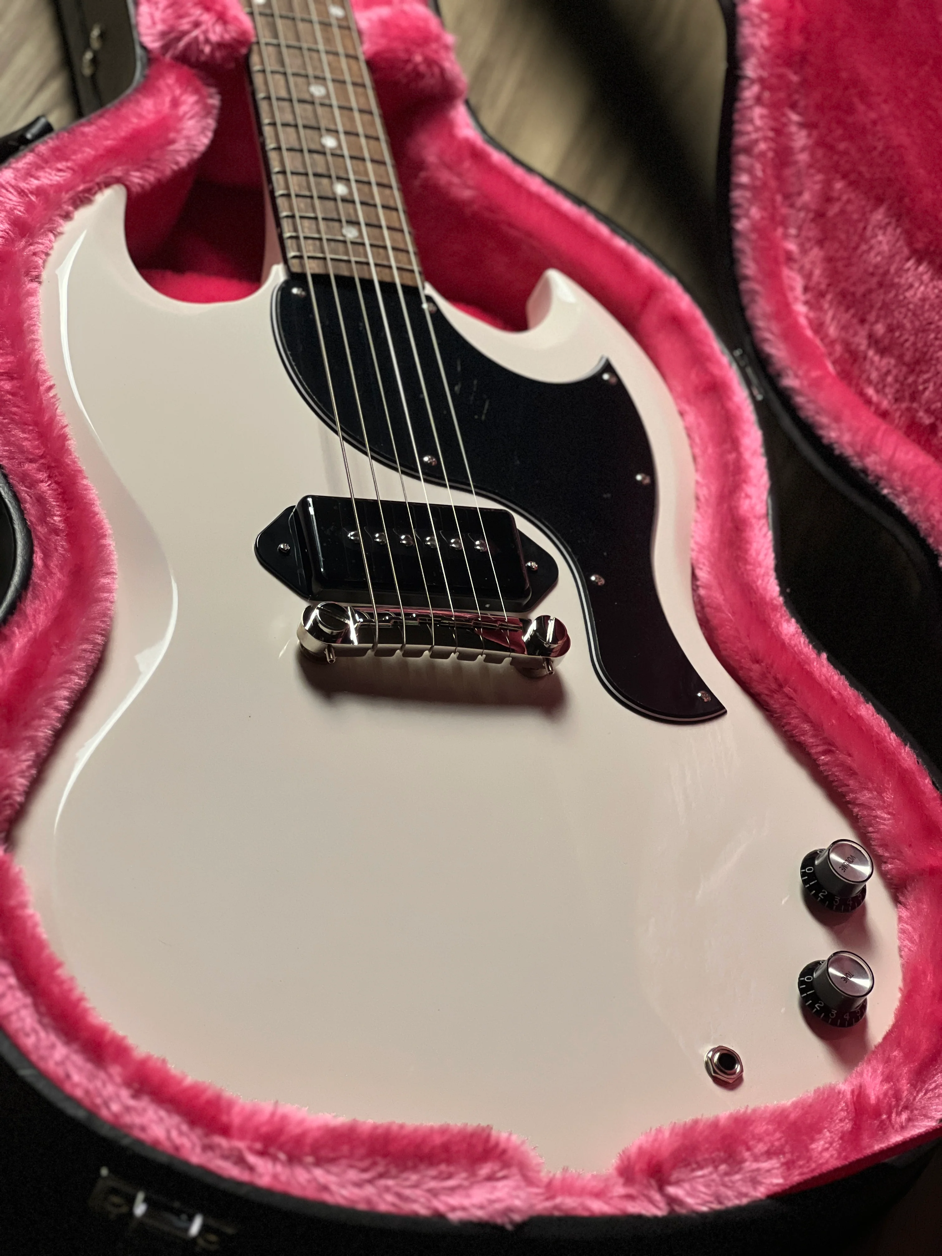 Epiphone Yungblud SG Junior in Classic White with Case - Image 4