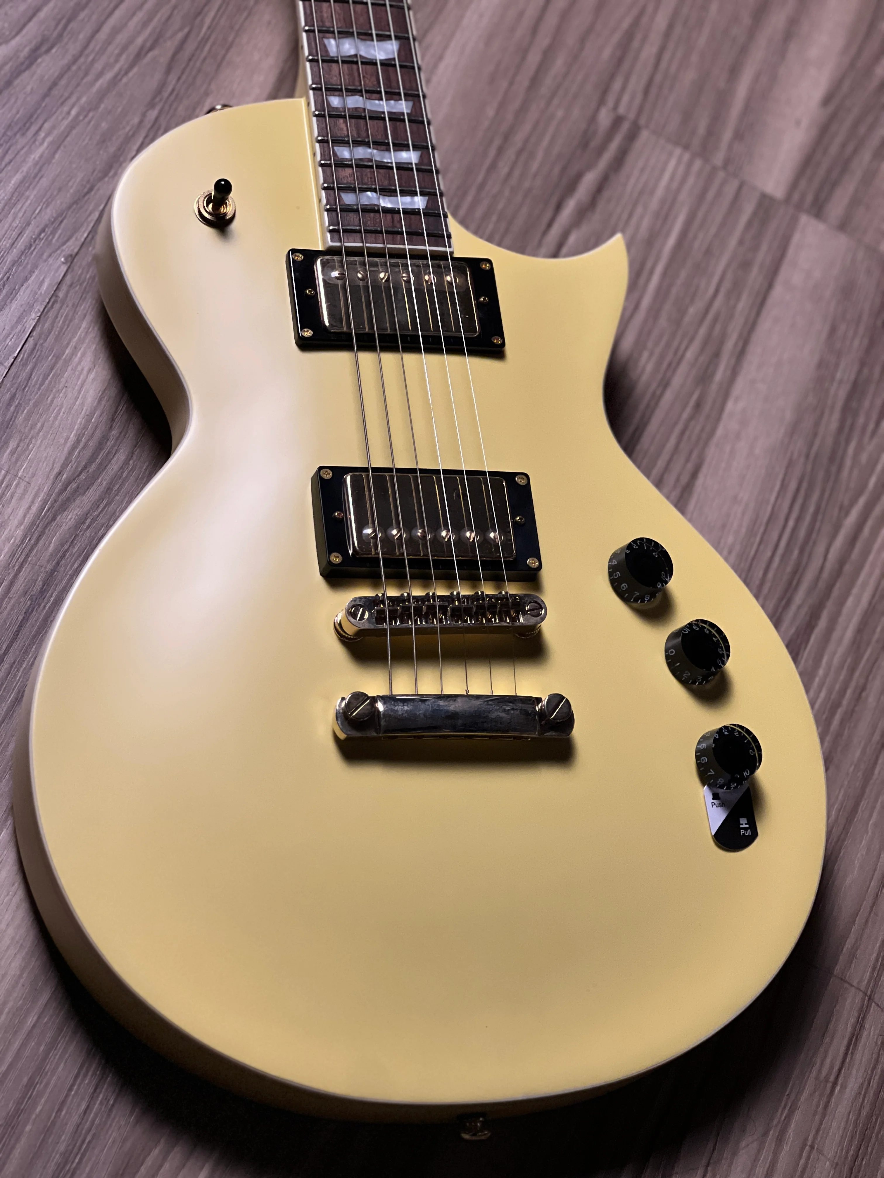 ESP LEC-256 LTD In Vintage Gold Satin - Image 4