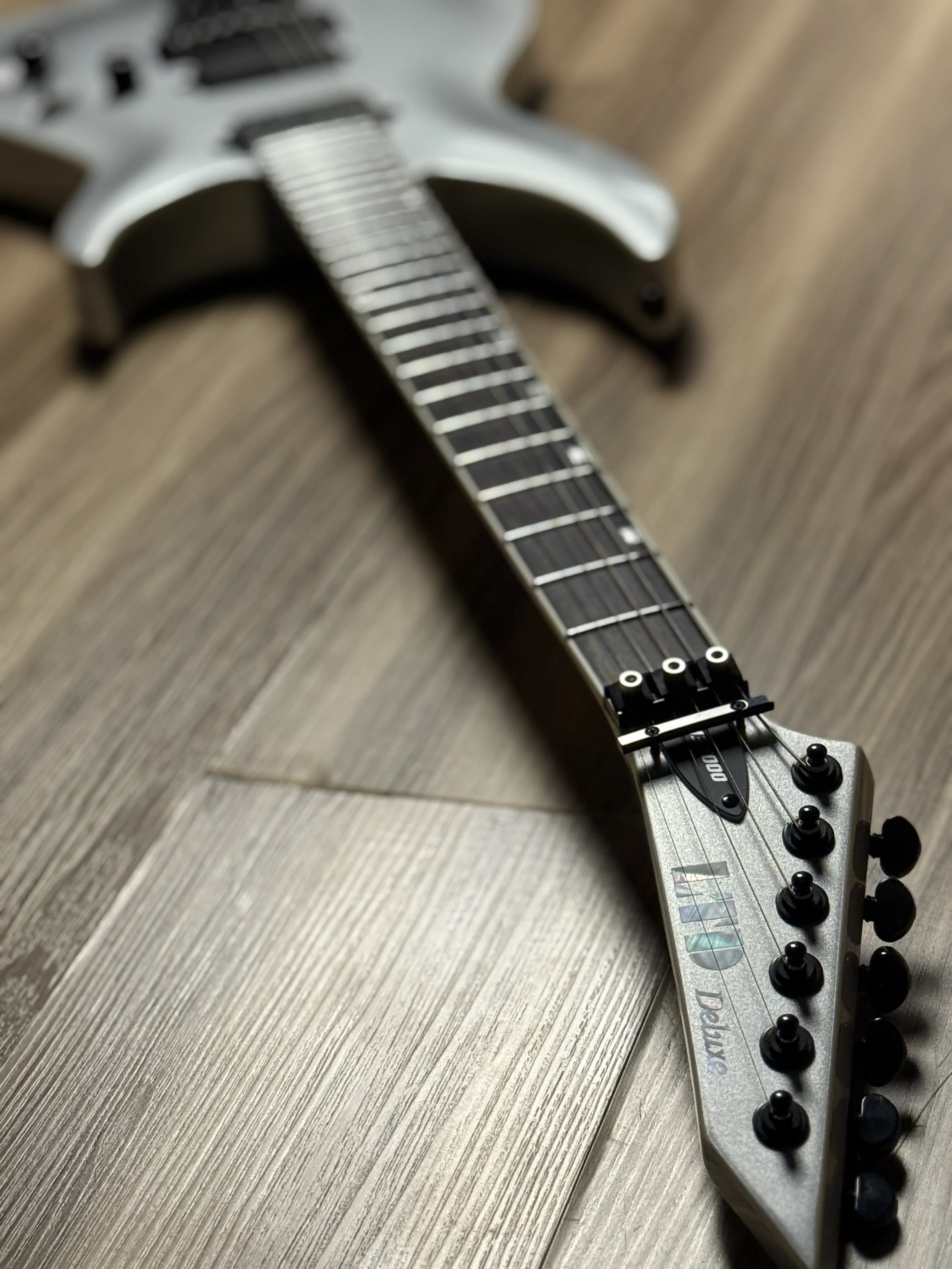 ESP LTD H3-1000FR LTD Deluxe In Metallic Silver - Image 8