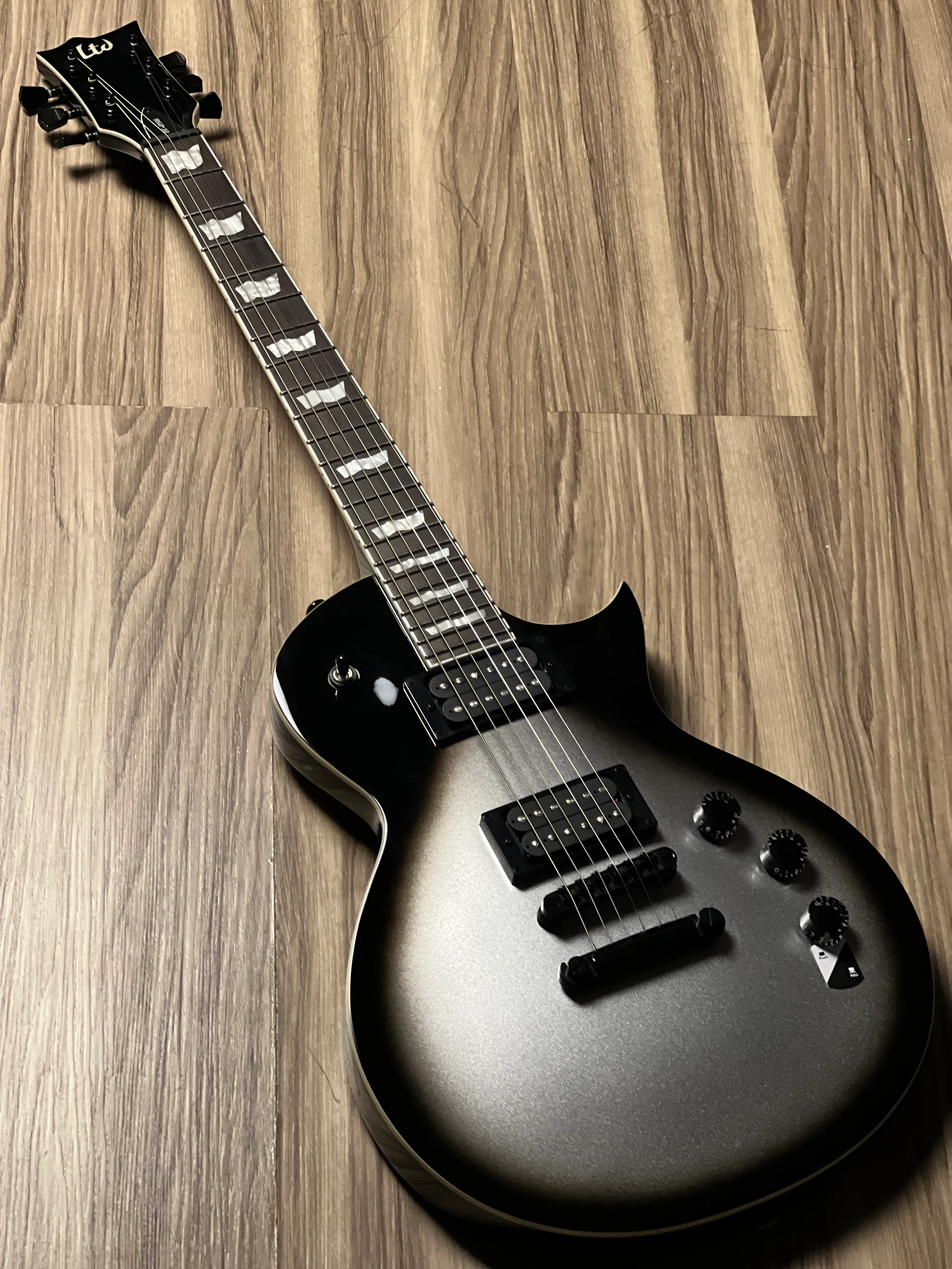 ESP LTD EC-256 in Silver Sunburst Teardrop - Image 2