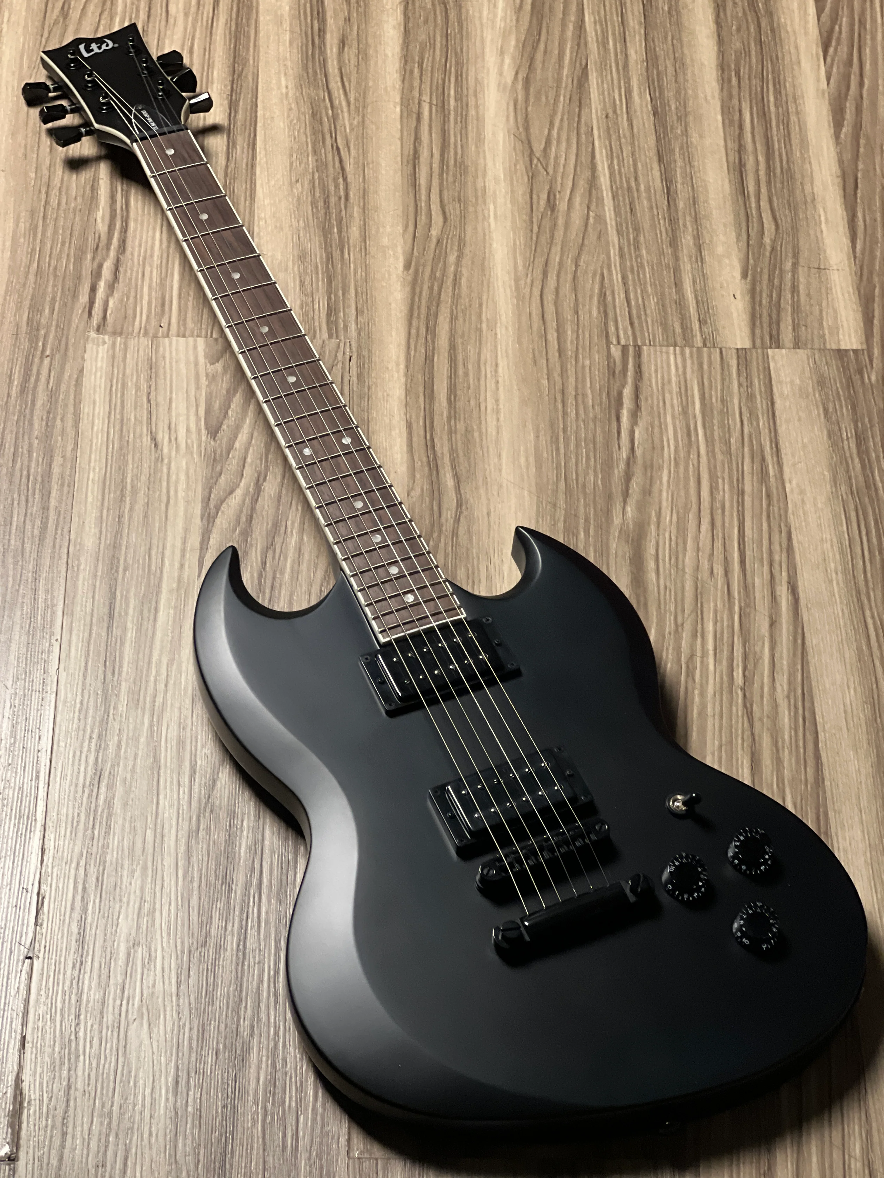 ESP LTD VOLSUNG-200 In Black Satin - Image 2